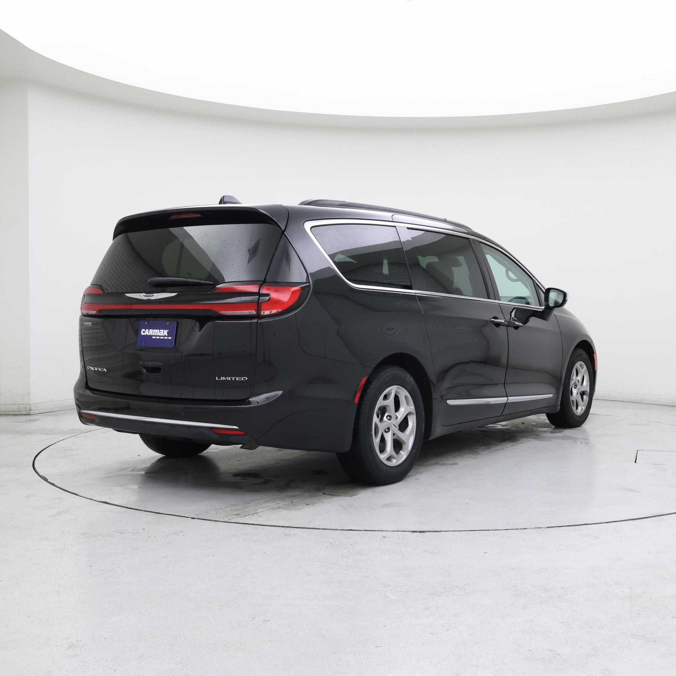 Thumbnail: 2023 Chrysler Pacifica - 8