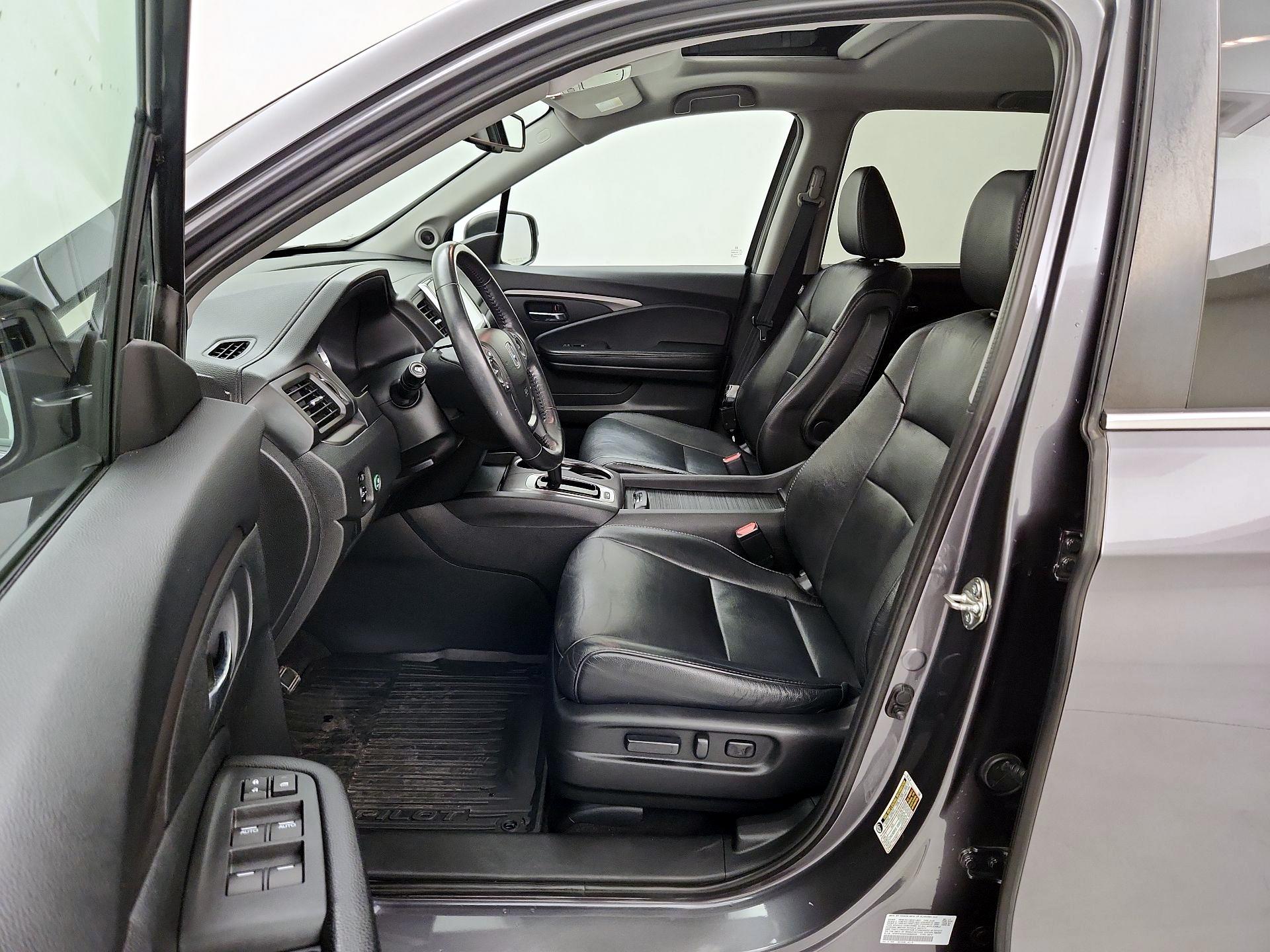 Thumbnail: 2017 Honda Pilot - 11