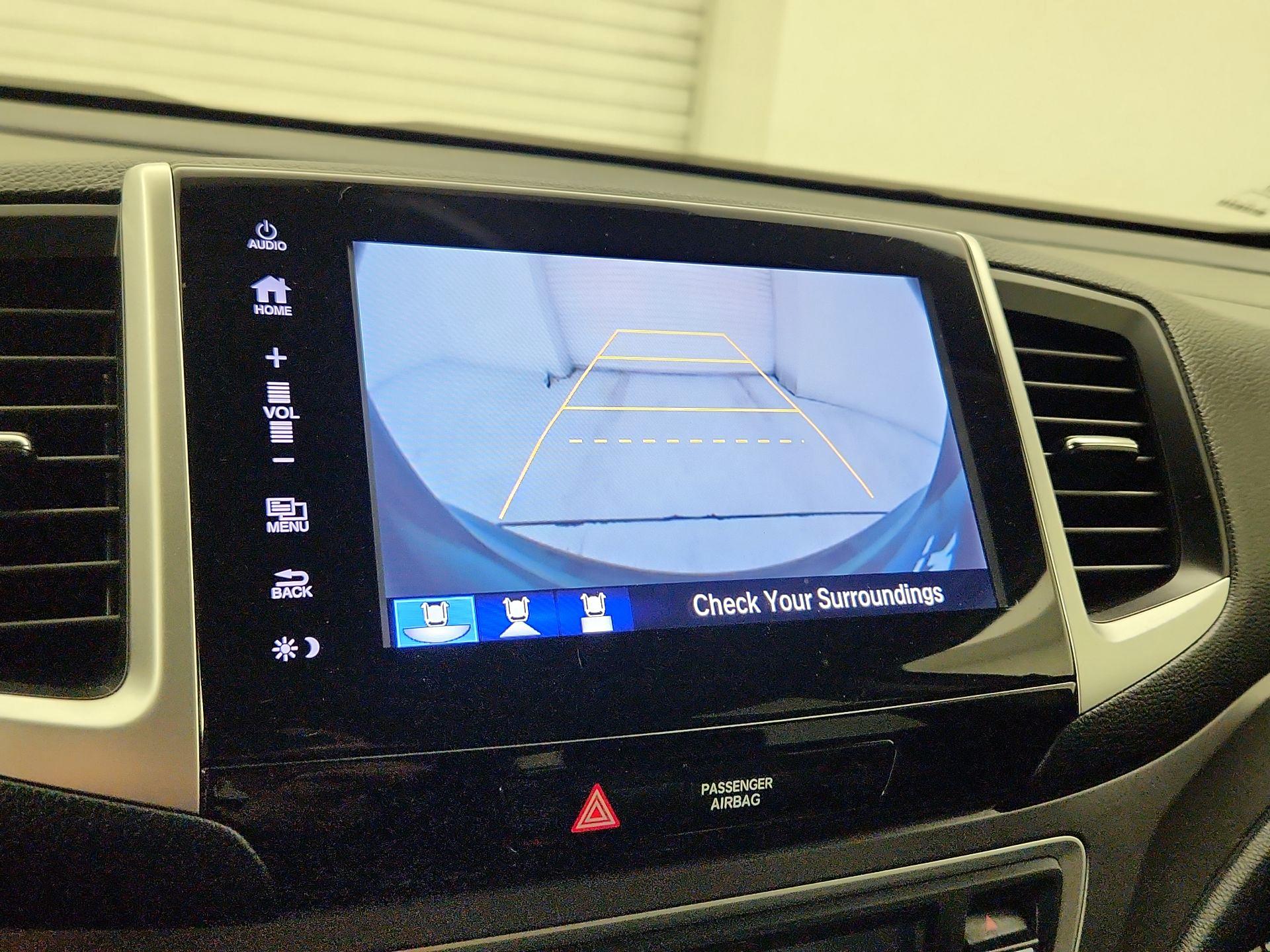 Thumbnail: 2017 Honda Pilot - 14