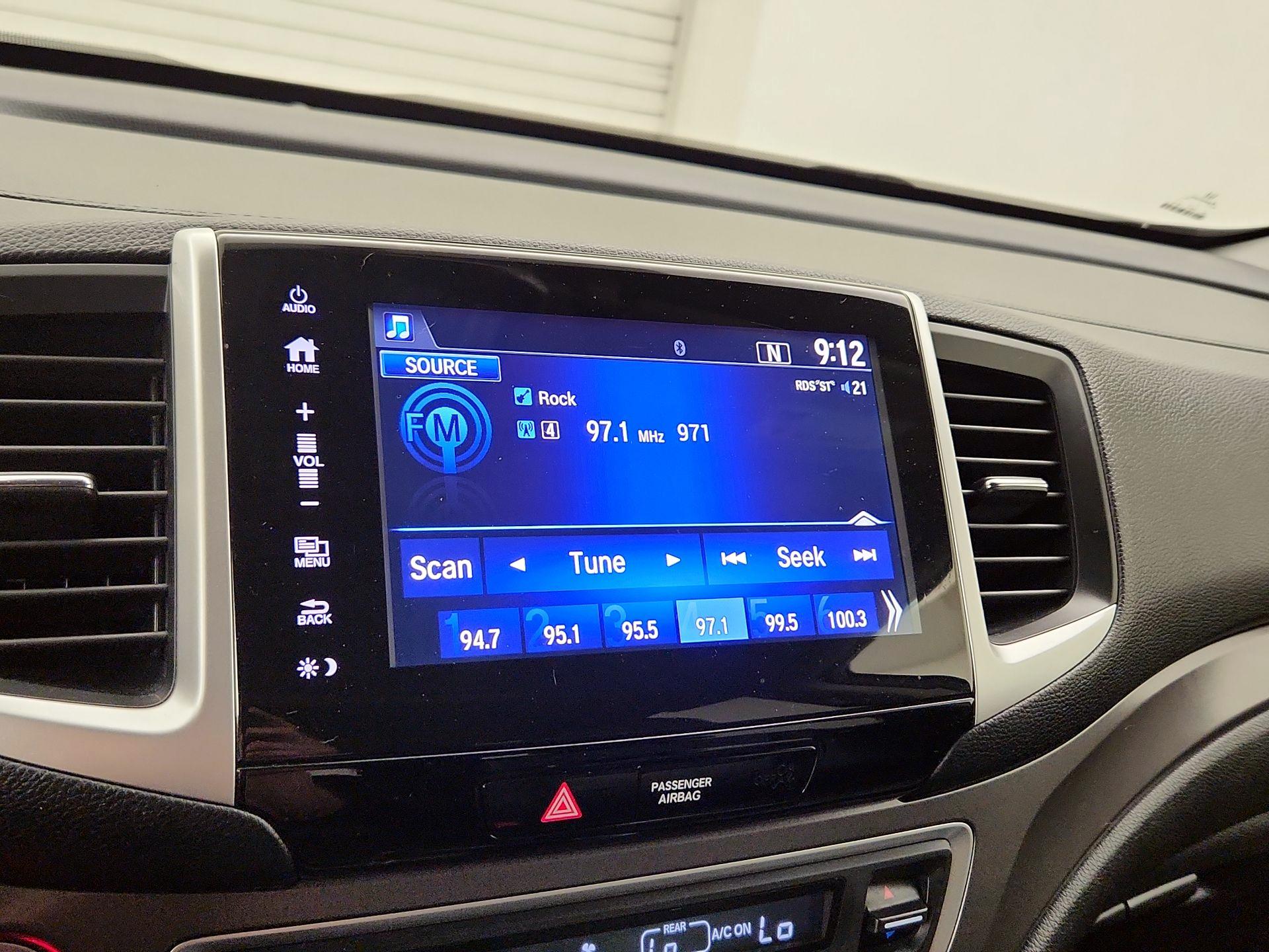 Thumbnail: 2017 Honda Pilot - 15