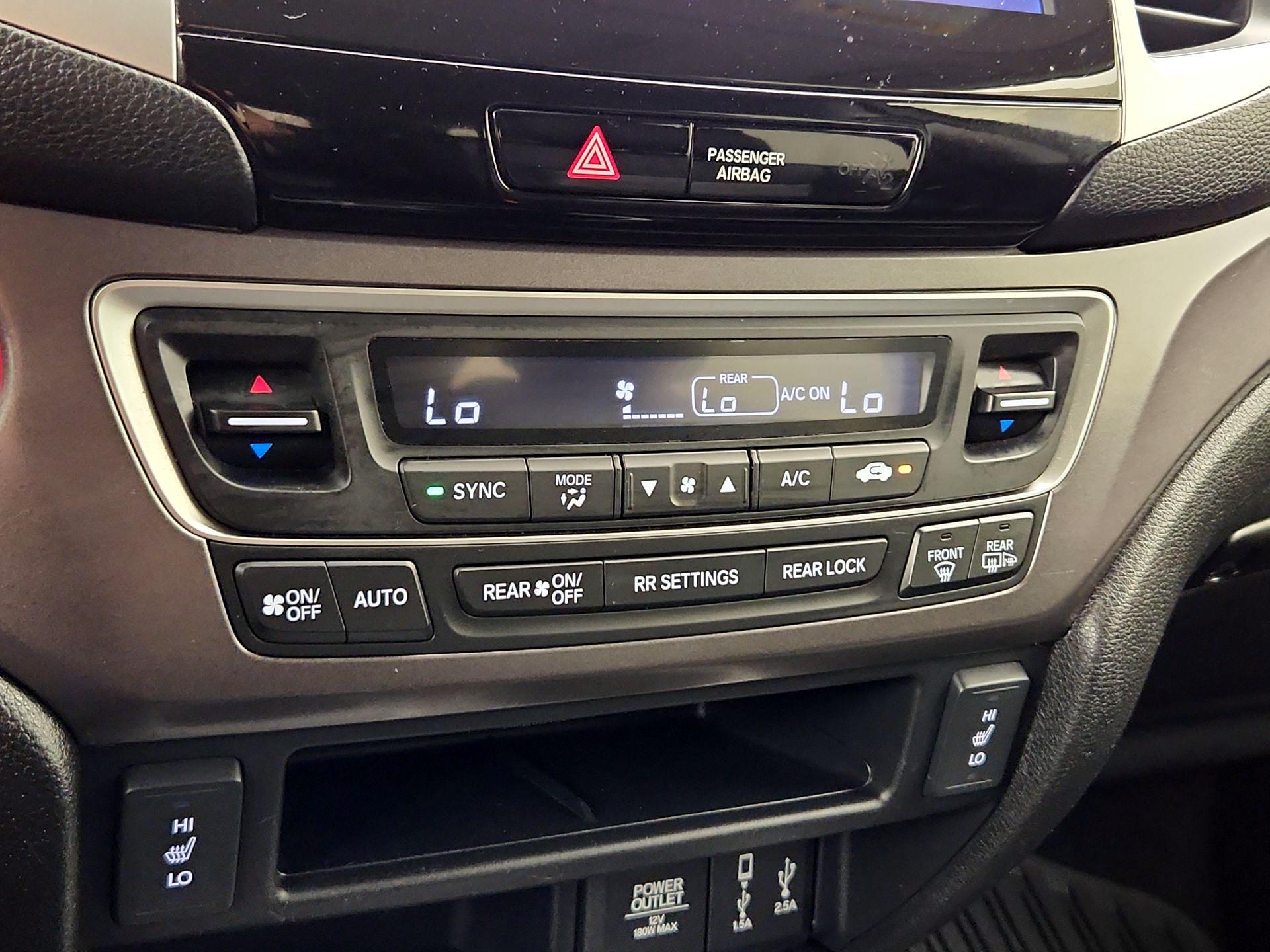 Thumbnail: 2017 Honda Pilot - 16