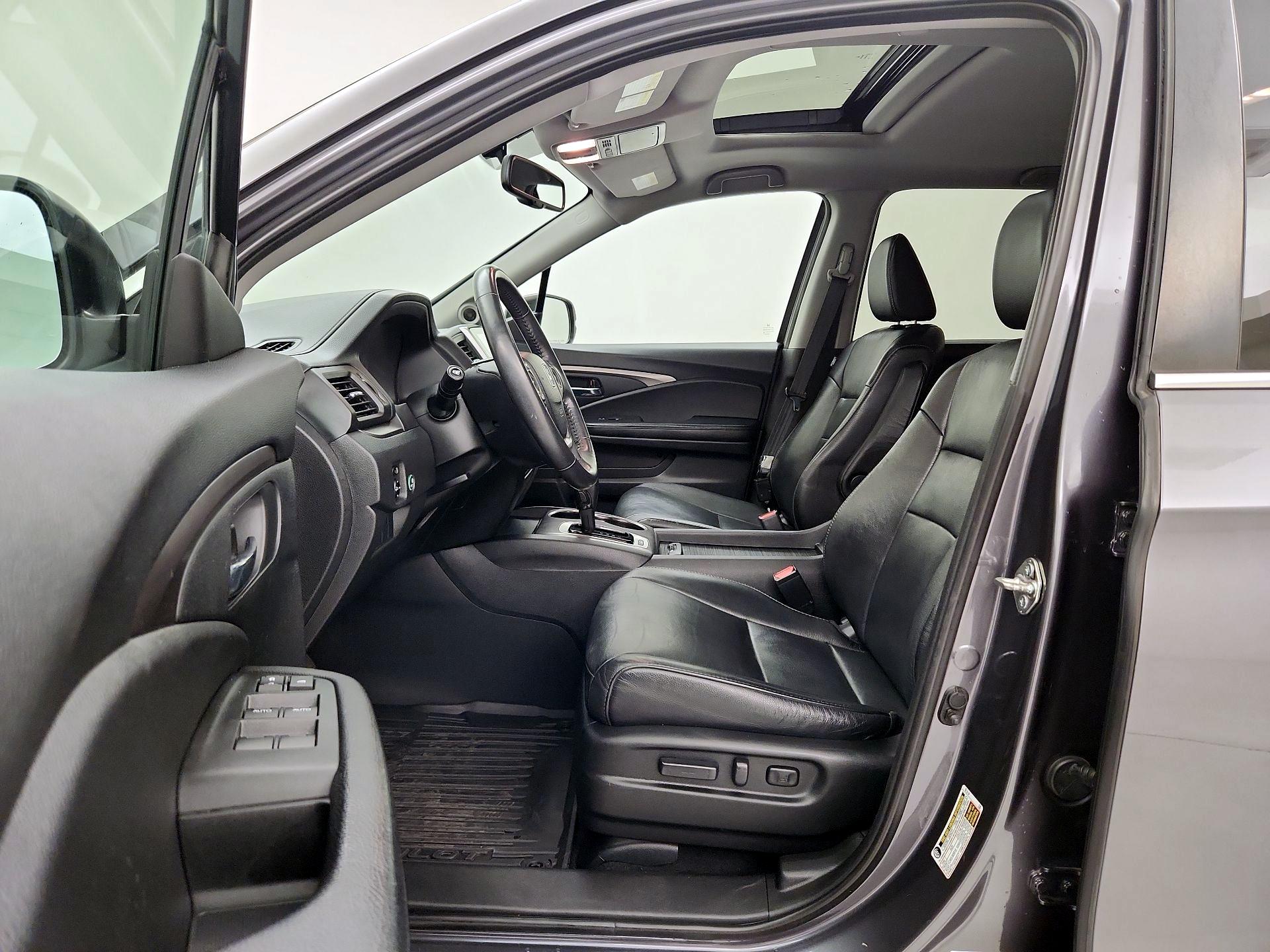 Thumbnail: 2017 Honda Pilot - 19