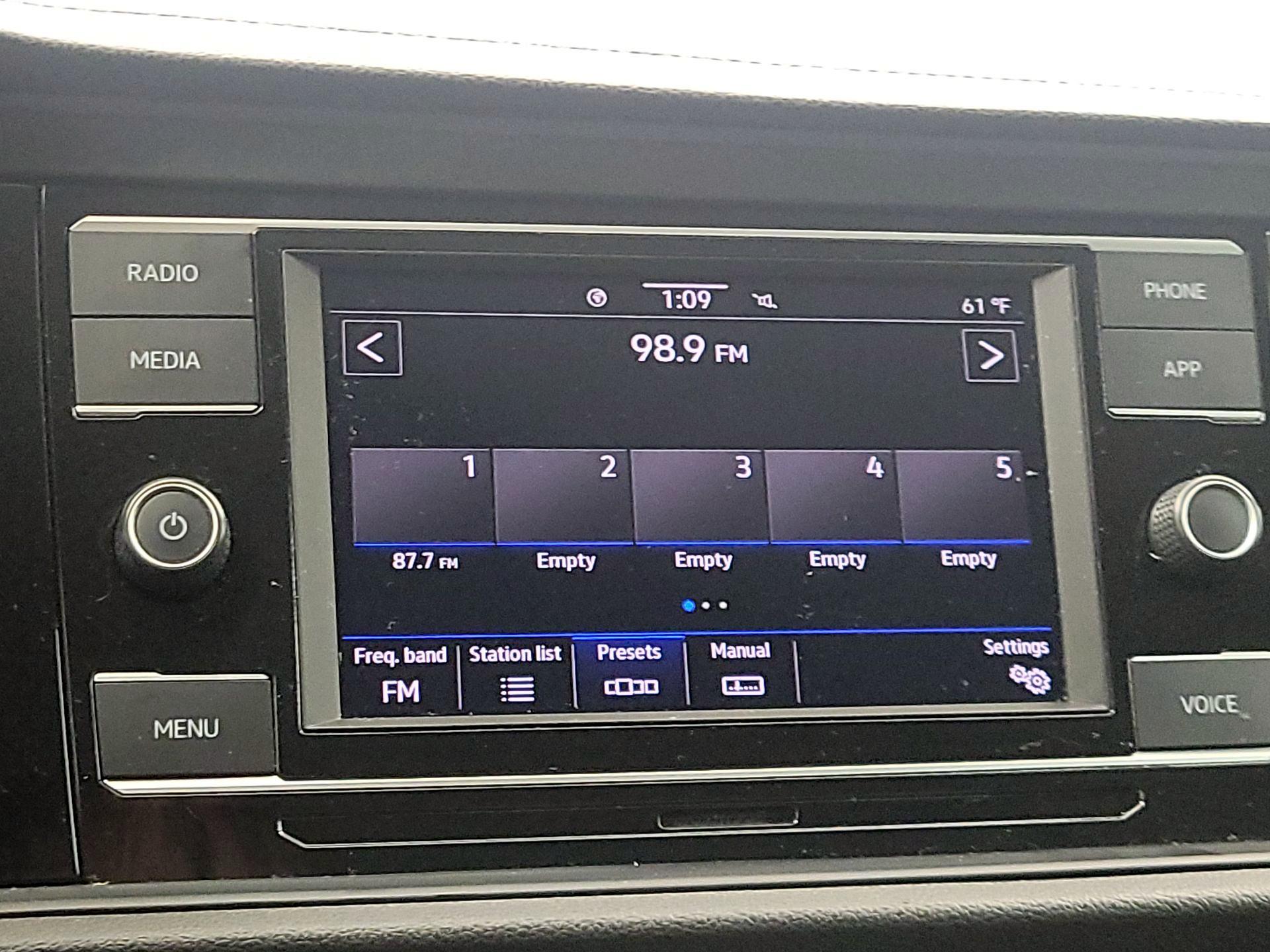 Thumbnail: 2021 Volkswagen Jetta - 15