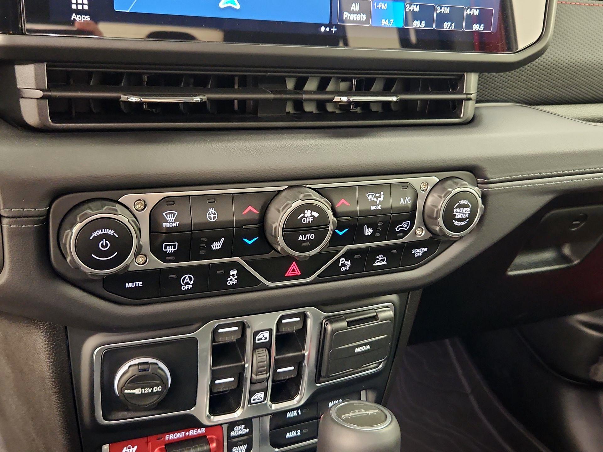 Thumbnail: 2025 Jeep Gladiator - 17