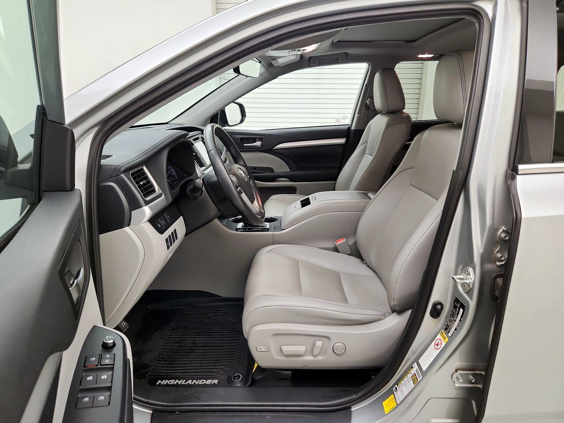 Thumbnail: 2019 Toyota Highlander - 11