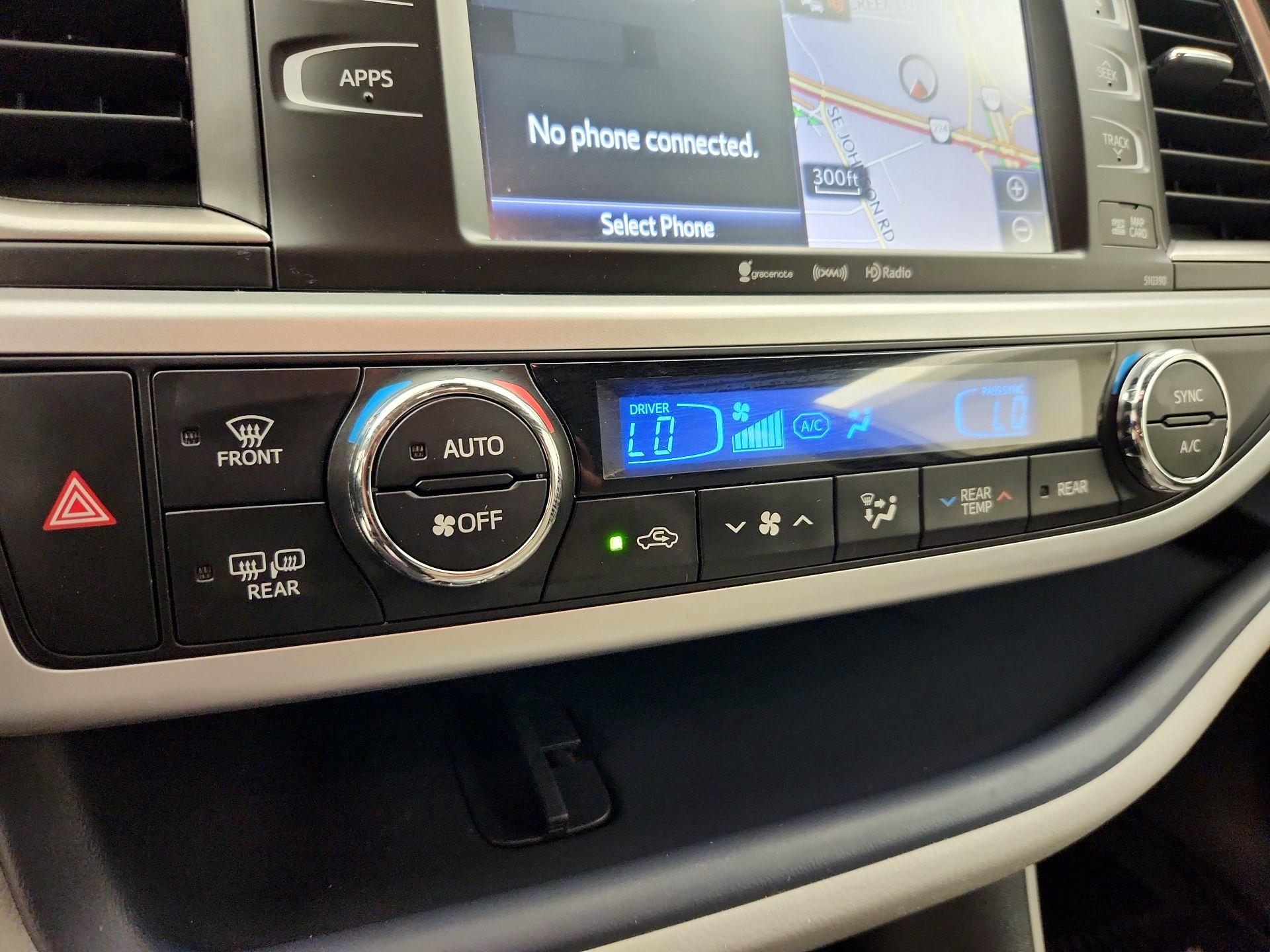 Thumbnail: 2019 Toyota Highlander - 17