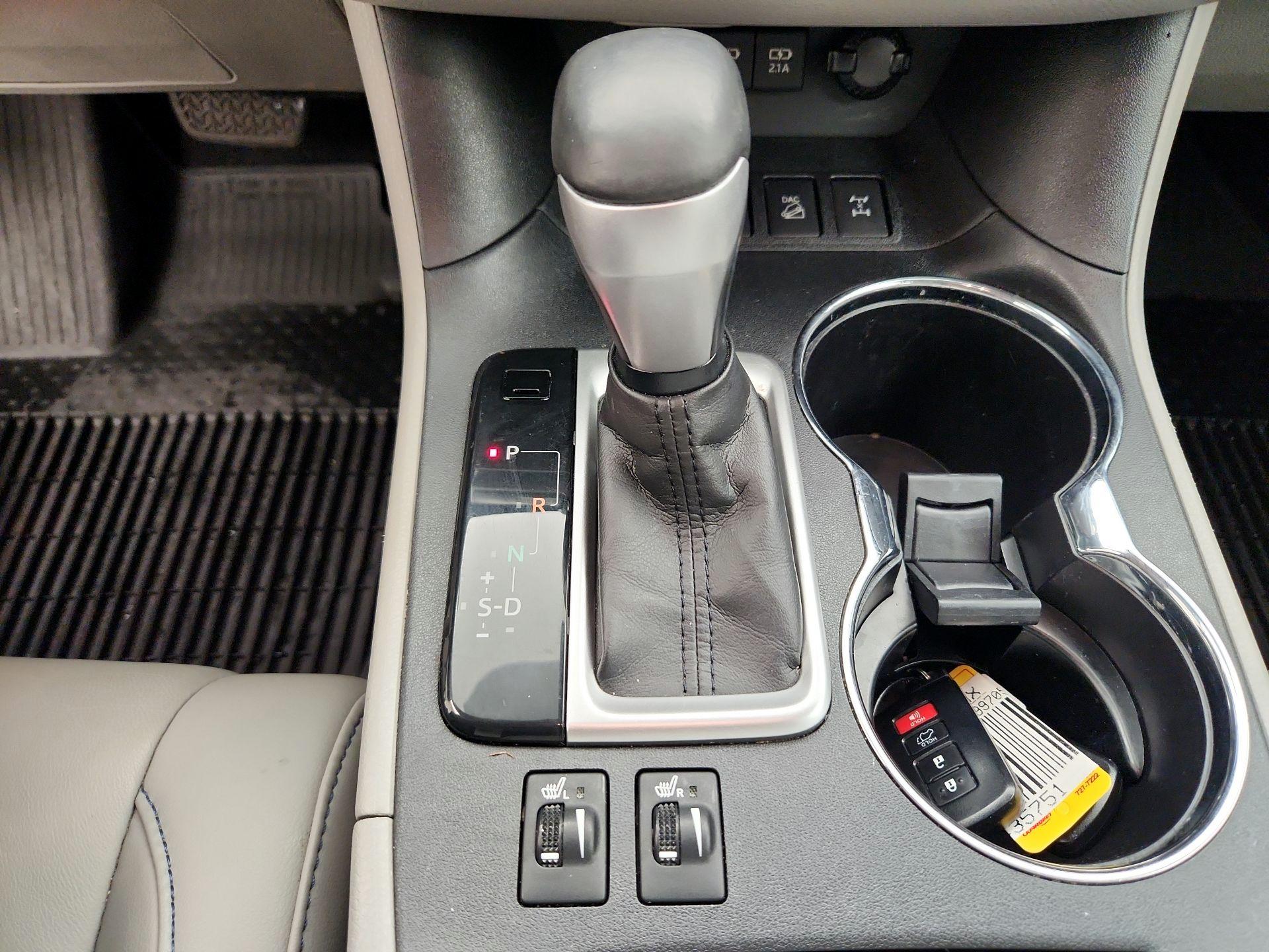 Thumbnail: 2019 Toyota Highlander - 18