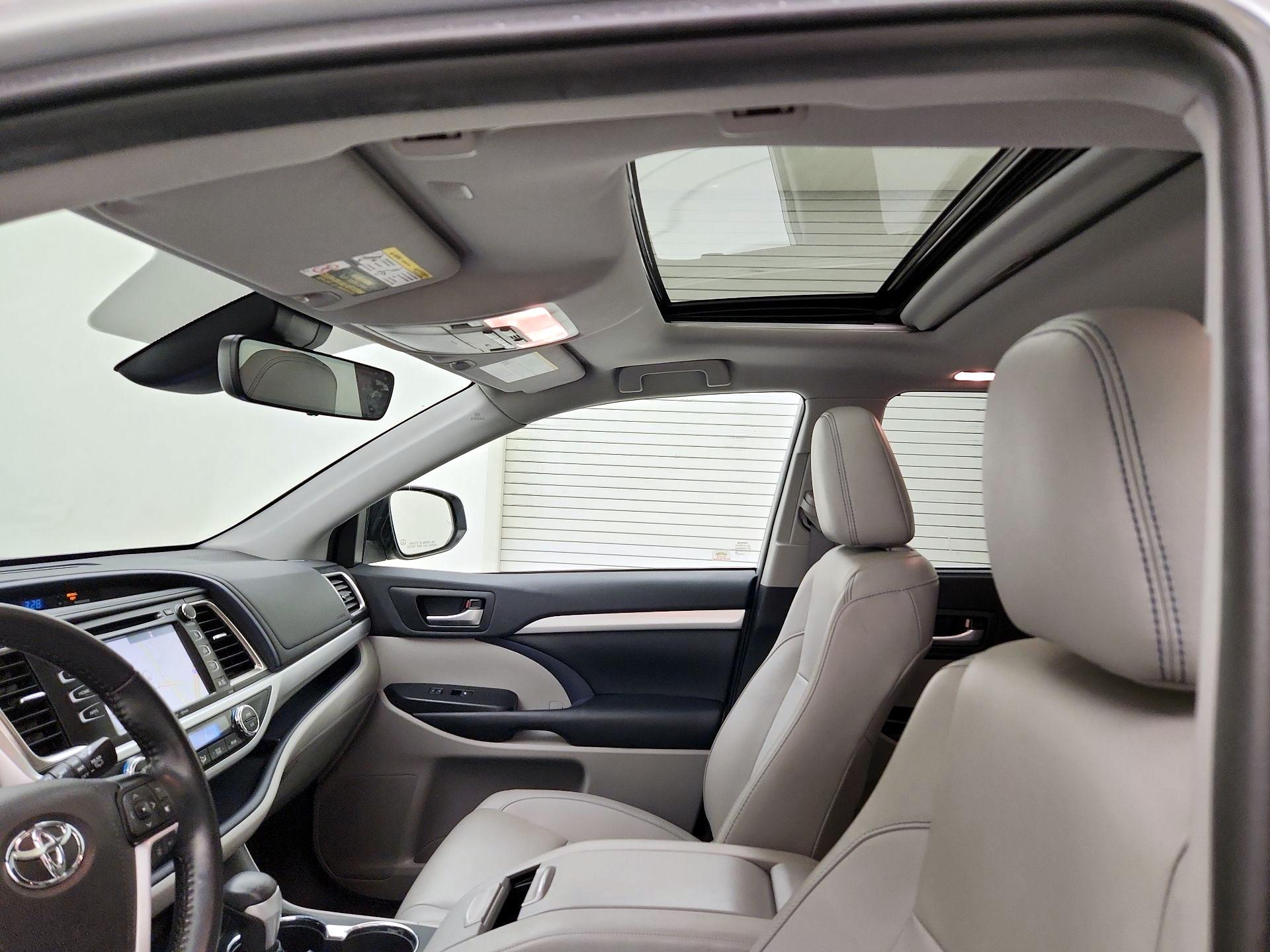 Thumbnail: 2019 Toyota Highlander - 20