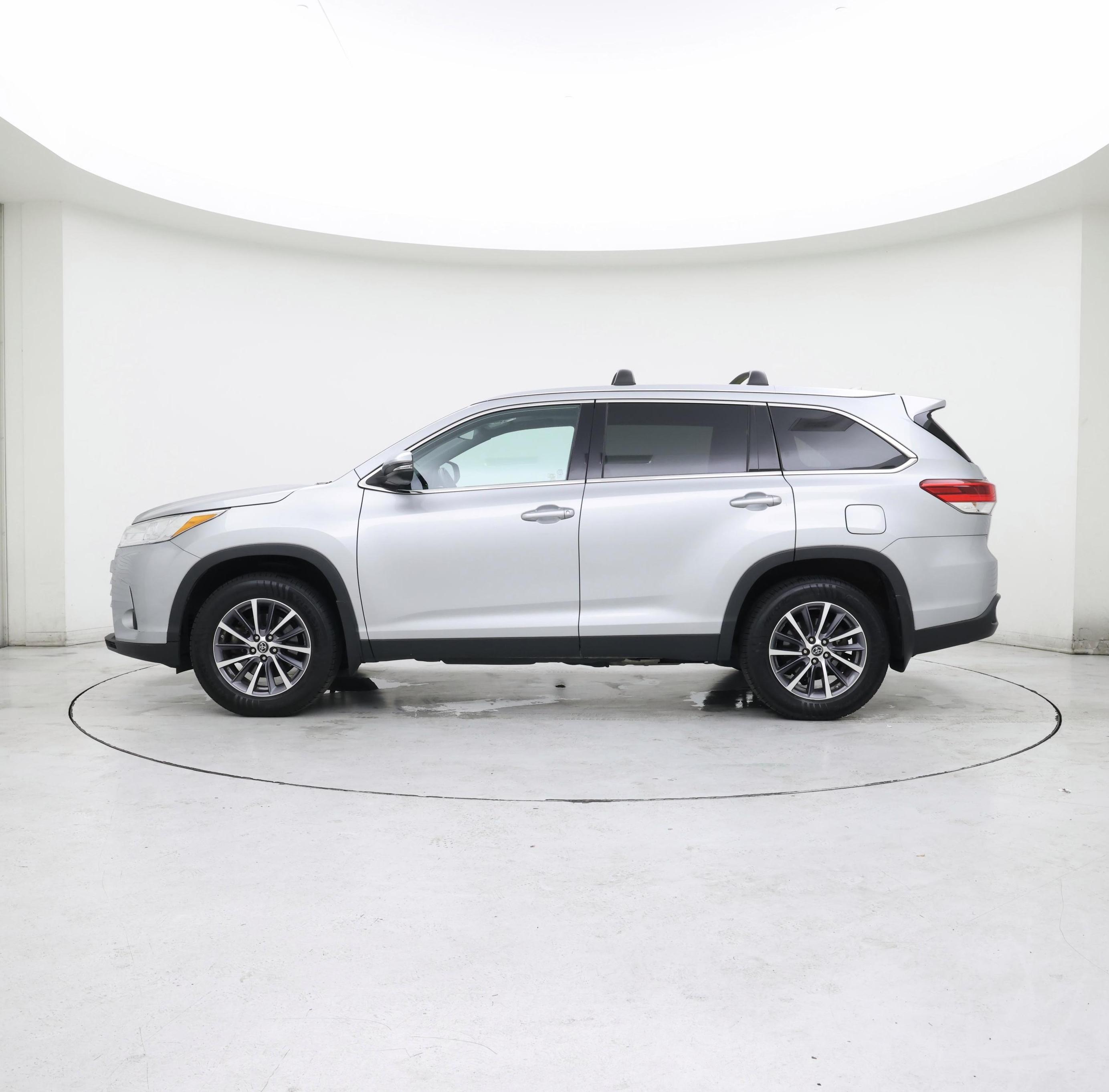 Thumbnail: 2019 Toyota Highlander - 3