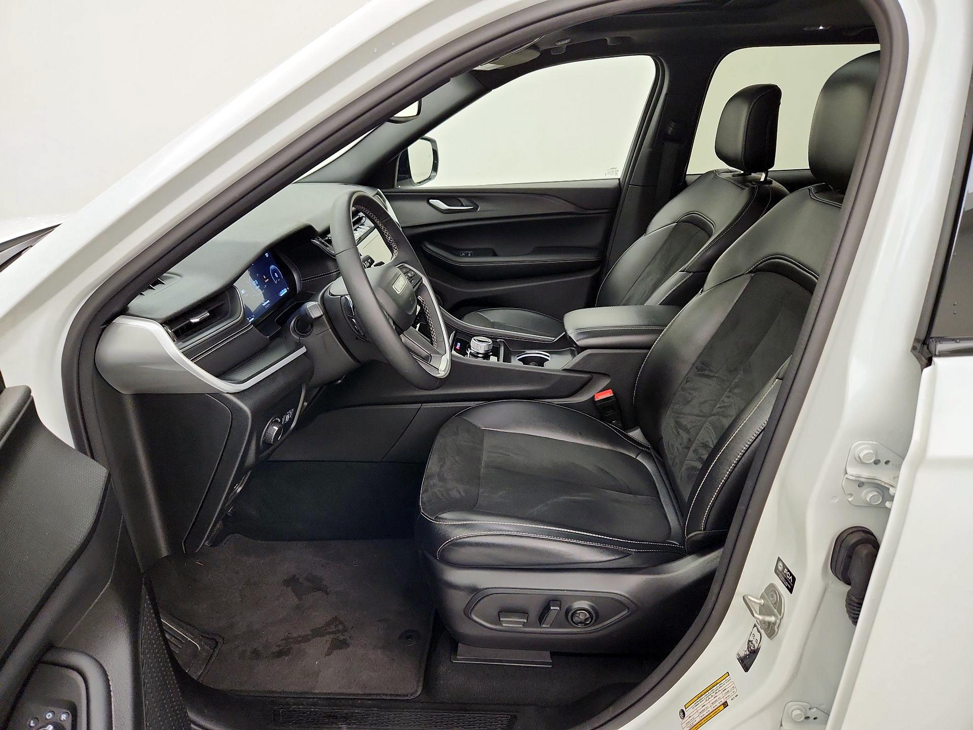 Thumbnail: 2024 Jeep Grand Cherokee - 11