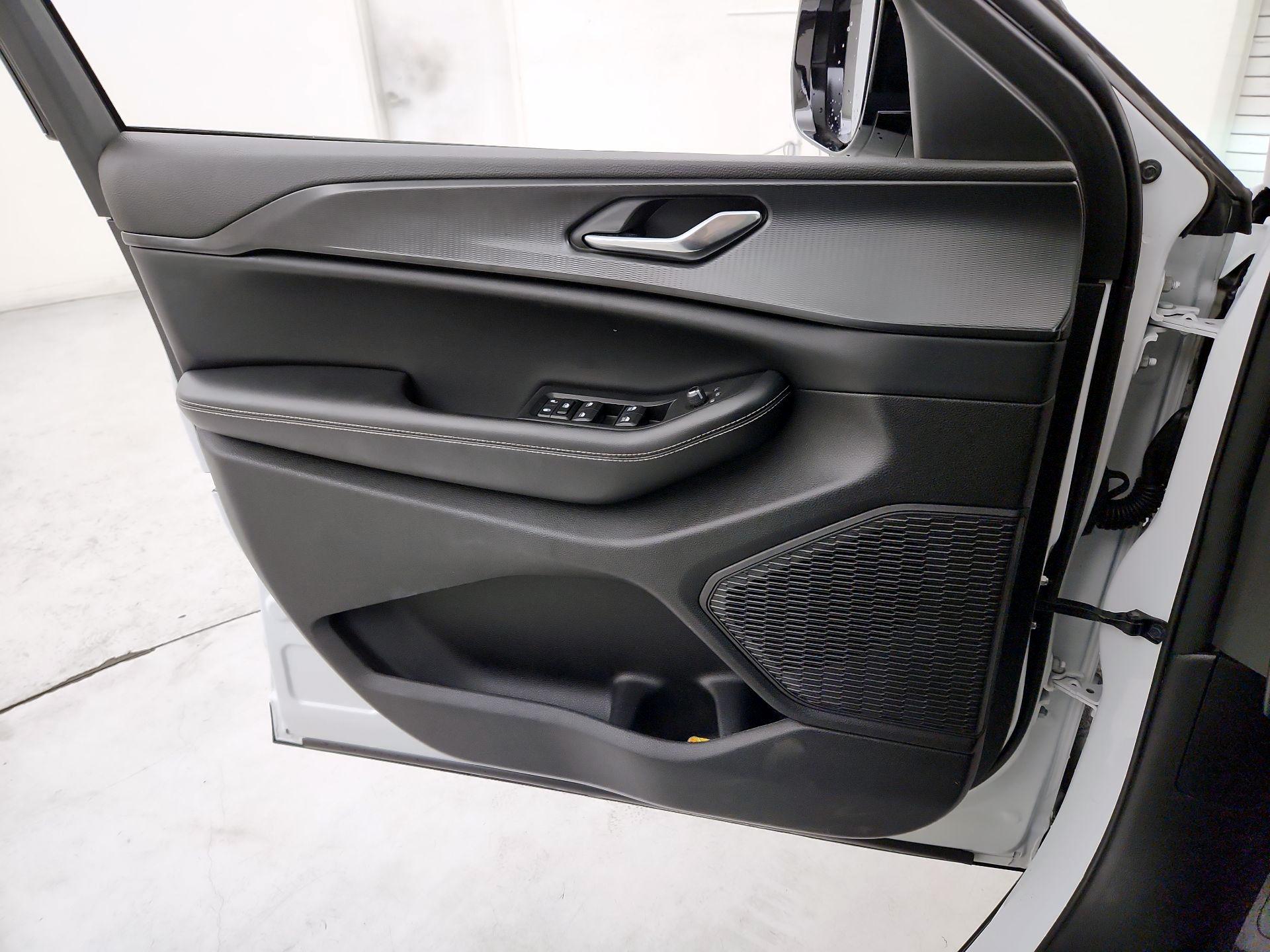 Thumbnail: 2024 Jeep Grand Cherokee - 12