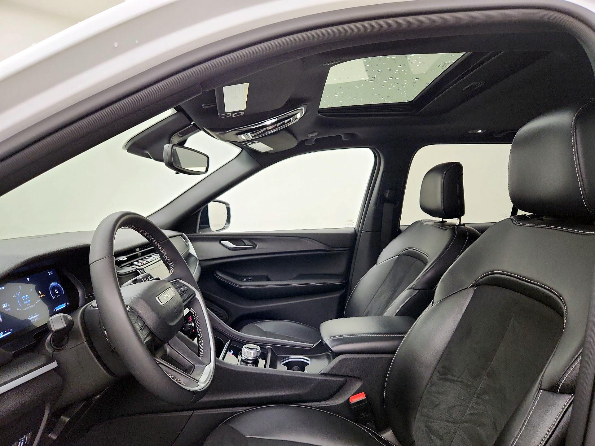 Thumbnail: 2024 Jeep Grand Cherokee - 19