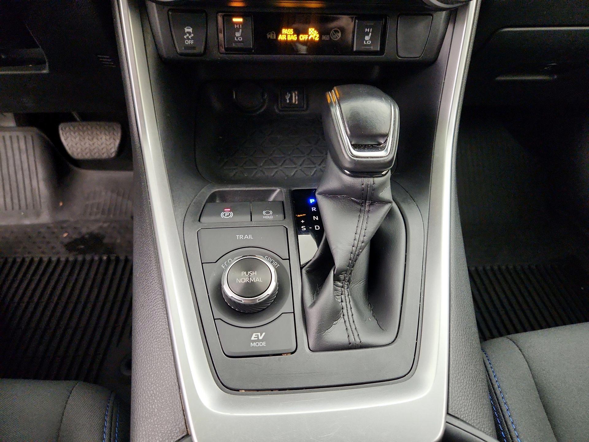 Thumbnail: 2023 Toyota RAV4 - 17