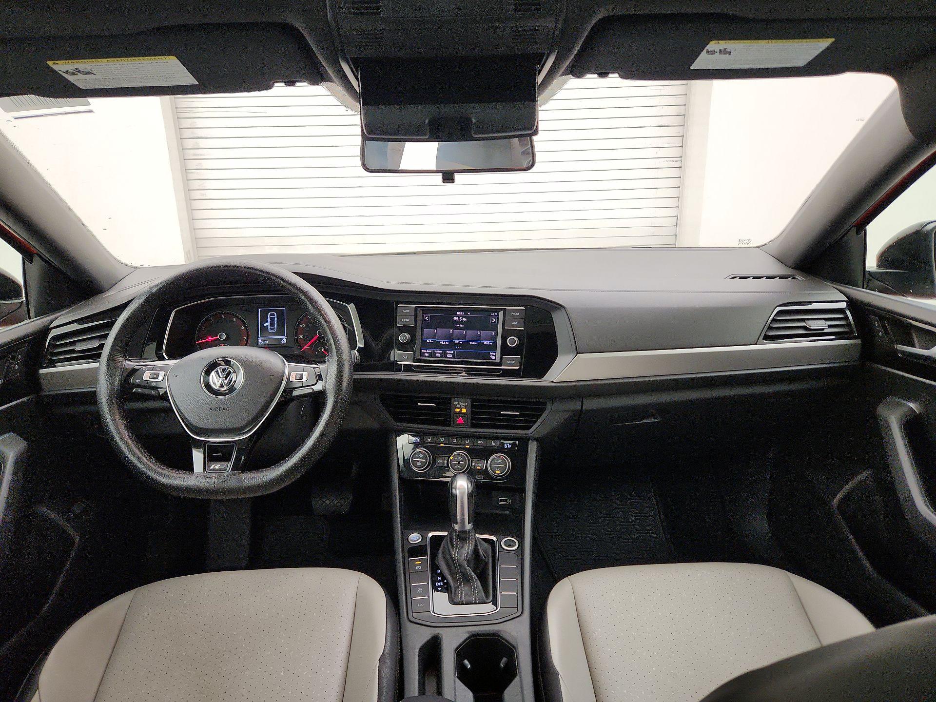 Thumbnail: 2019 Volkswagen Jetta - 9
