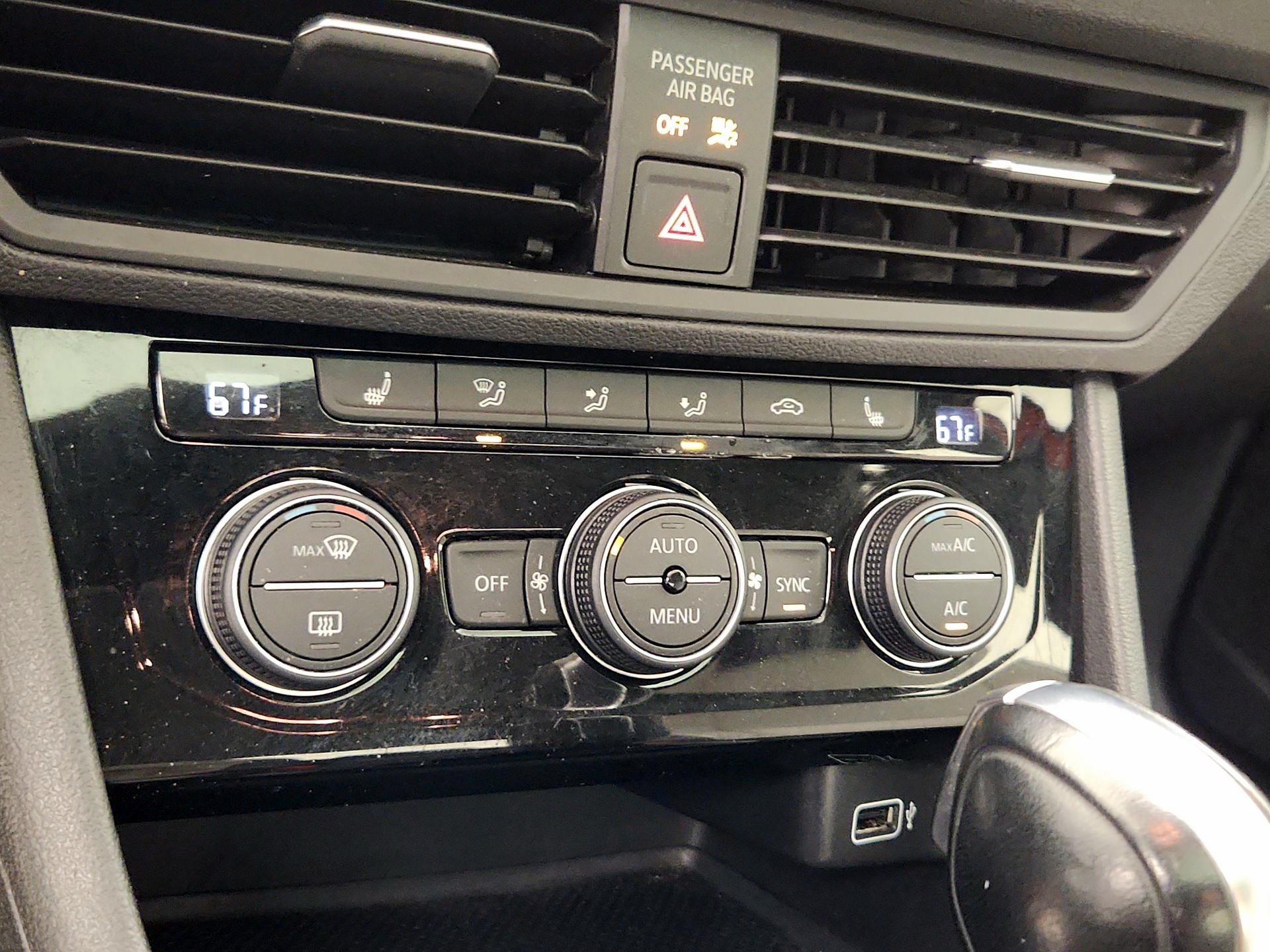Thumbnail: 2019 Volkswagen Jetta - 16