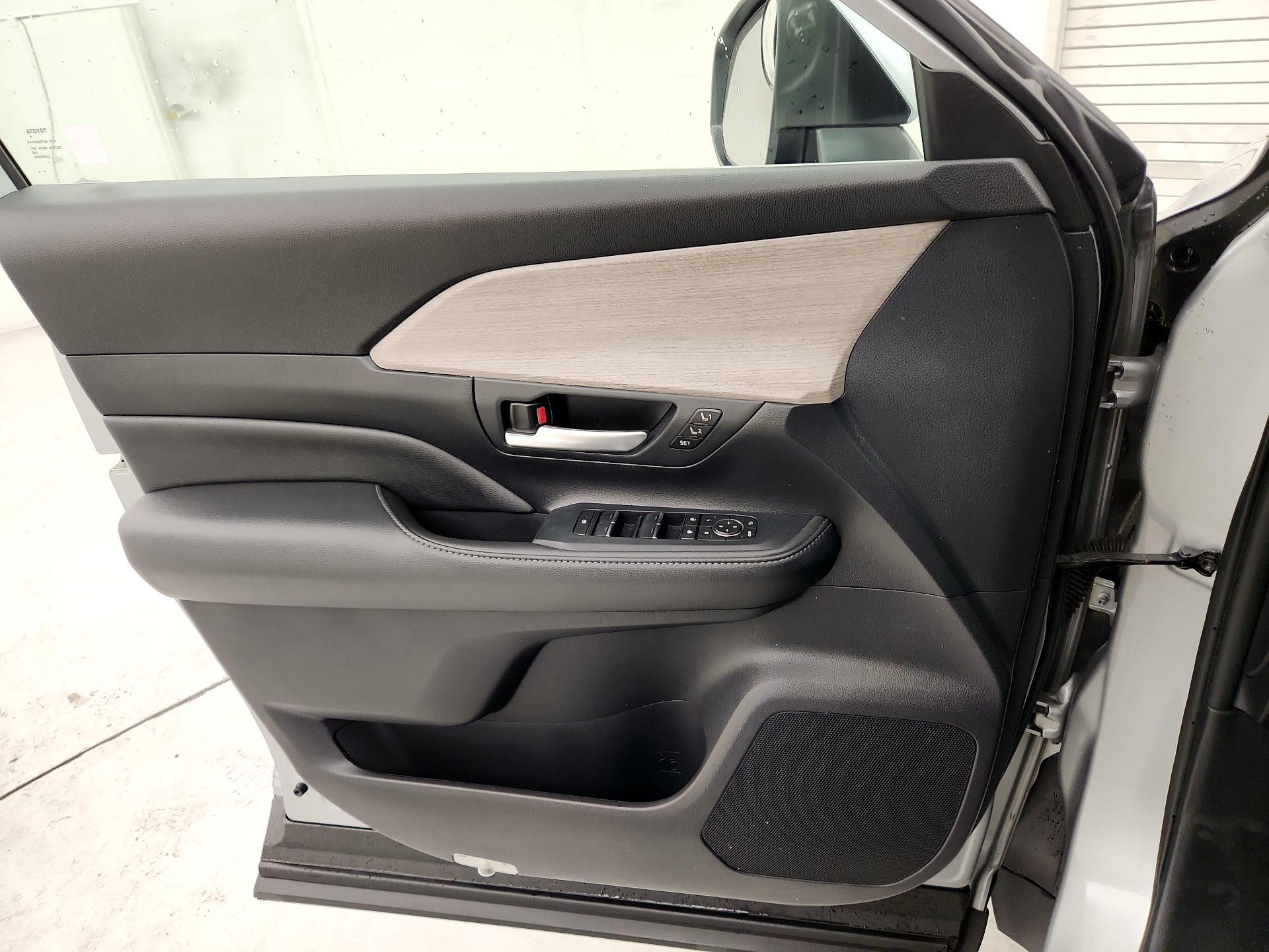 Thumbnail: 2024 Toyota Grand Highlander - 12