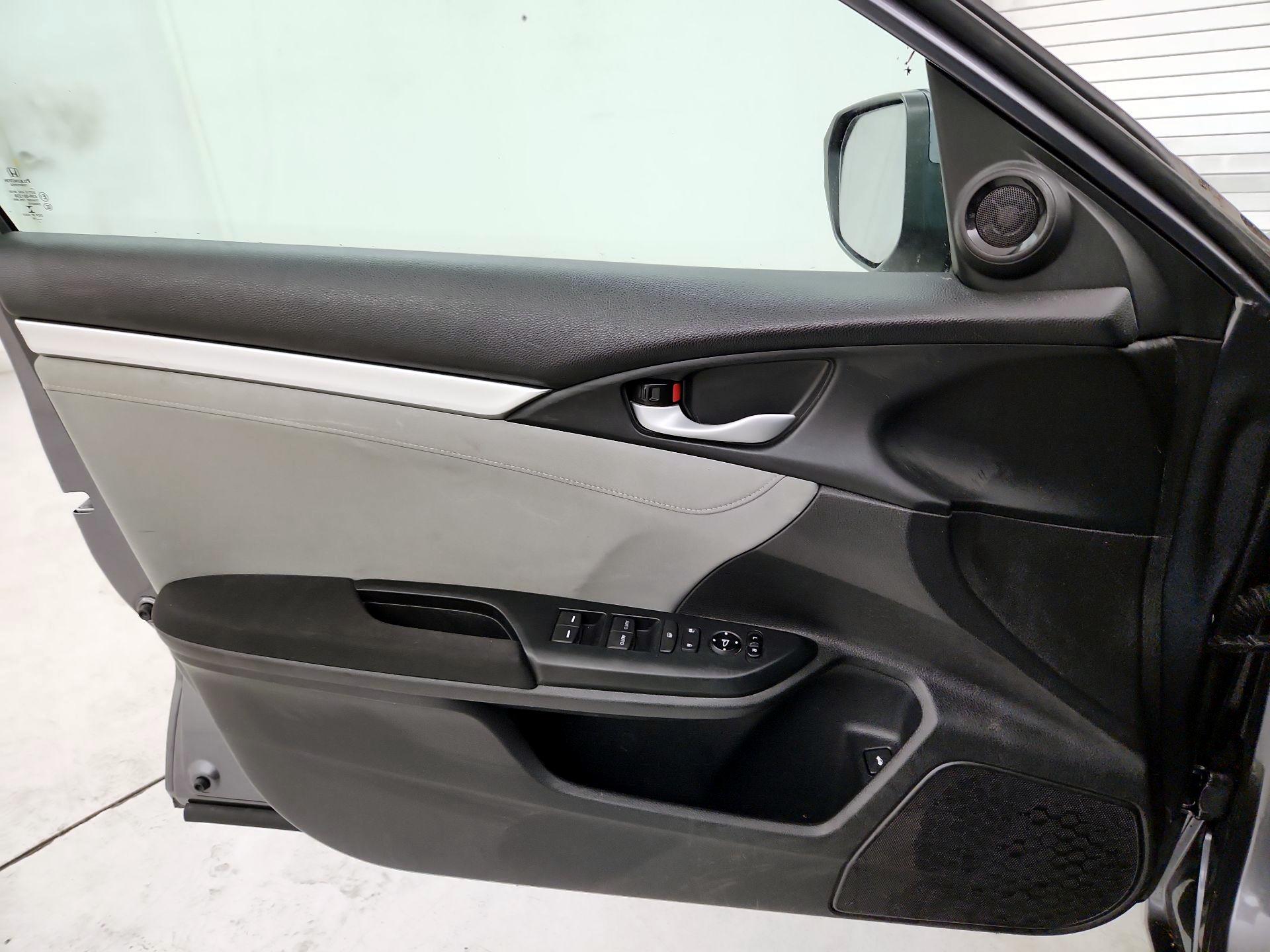 Thumbnail: 2016 Honda Civic - 12