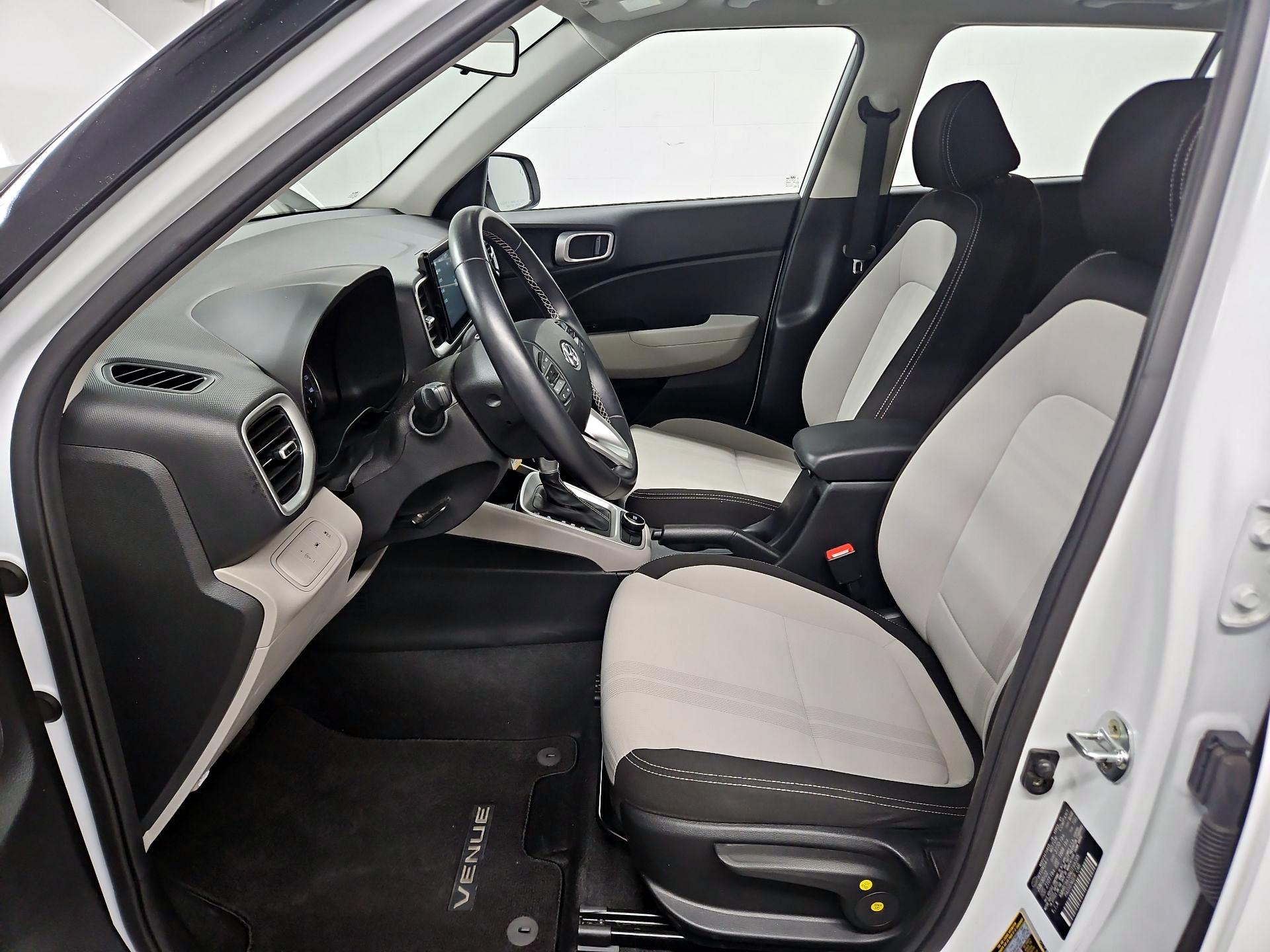 Thumbnail: 2022 Hyundai Venue - 11