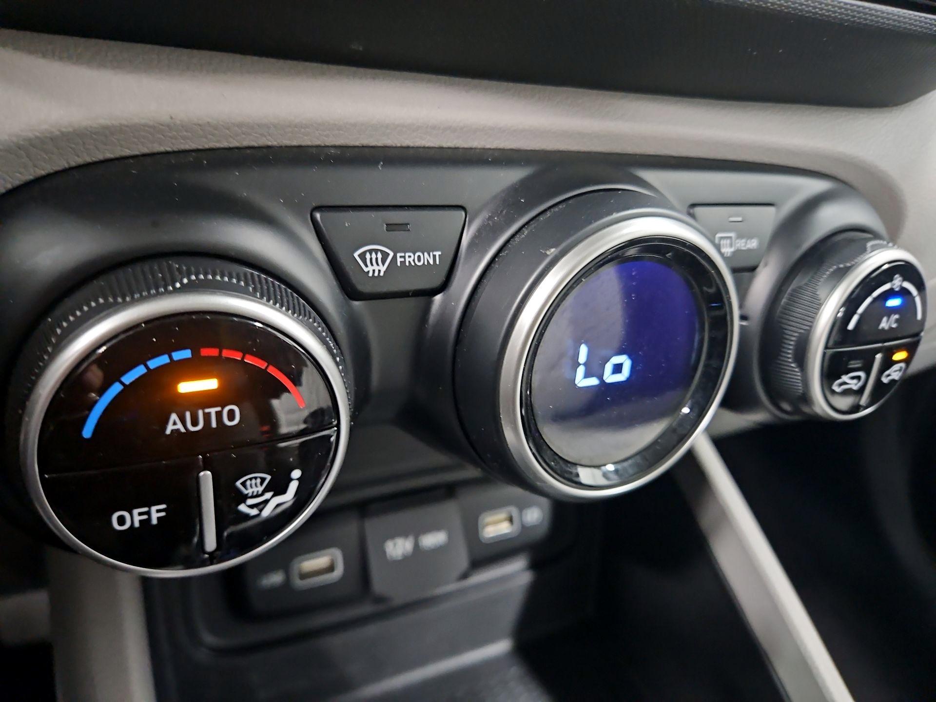 Thumbnail: 2022 Hyundai Venue - 16