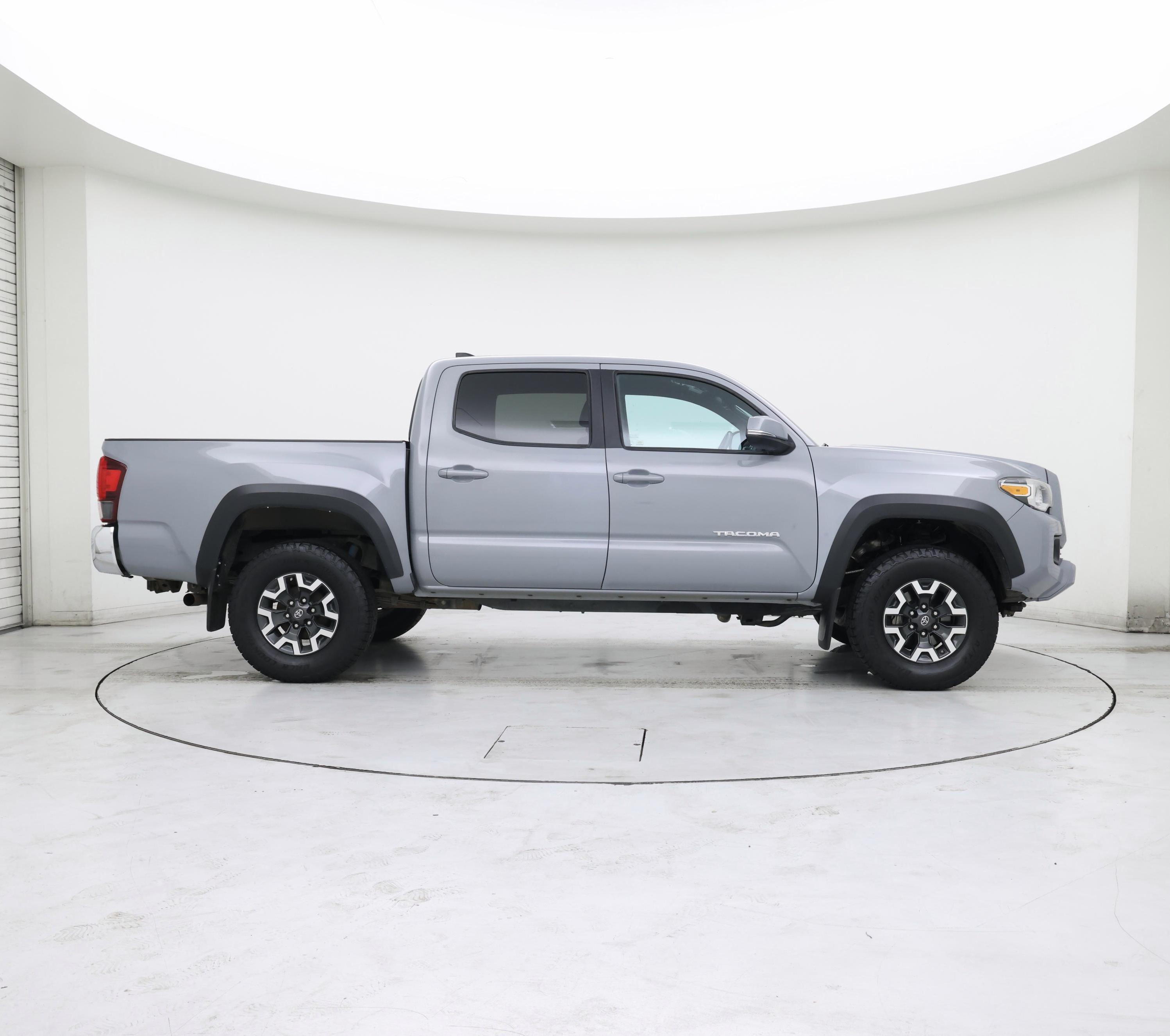 Thumbnail: 2019 Toyota Tacoma - 7