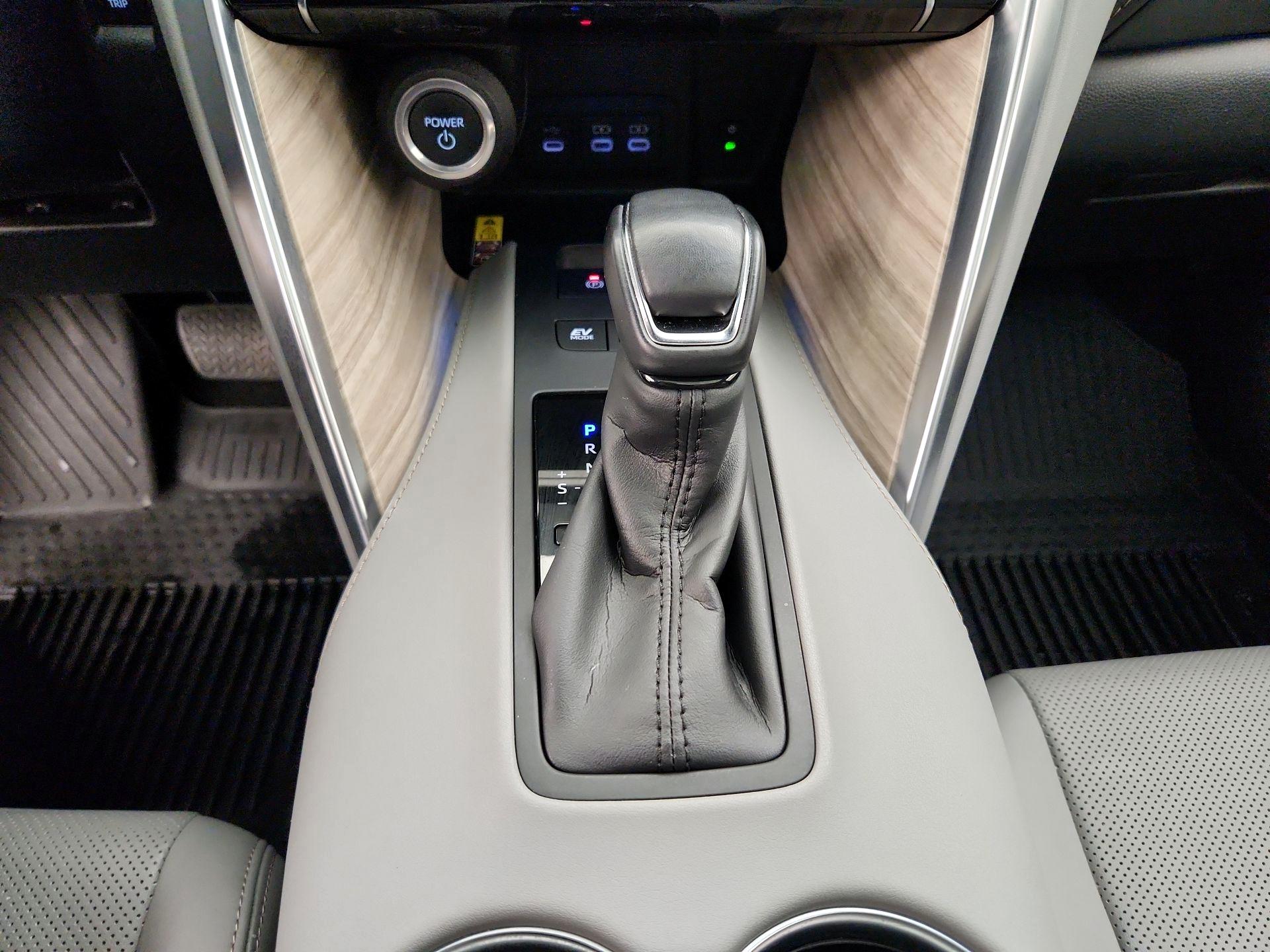 Thumbnail: 2023 Toyota Venza - 17