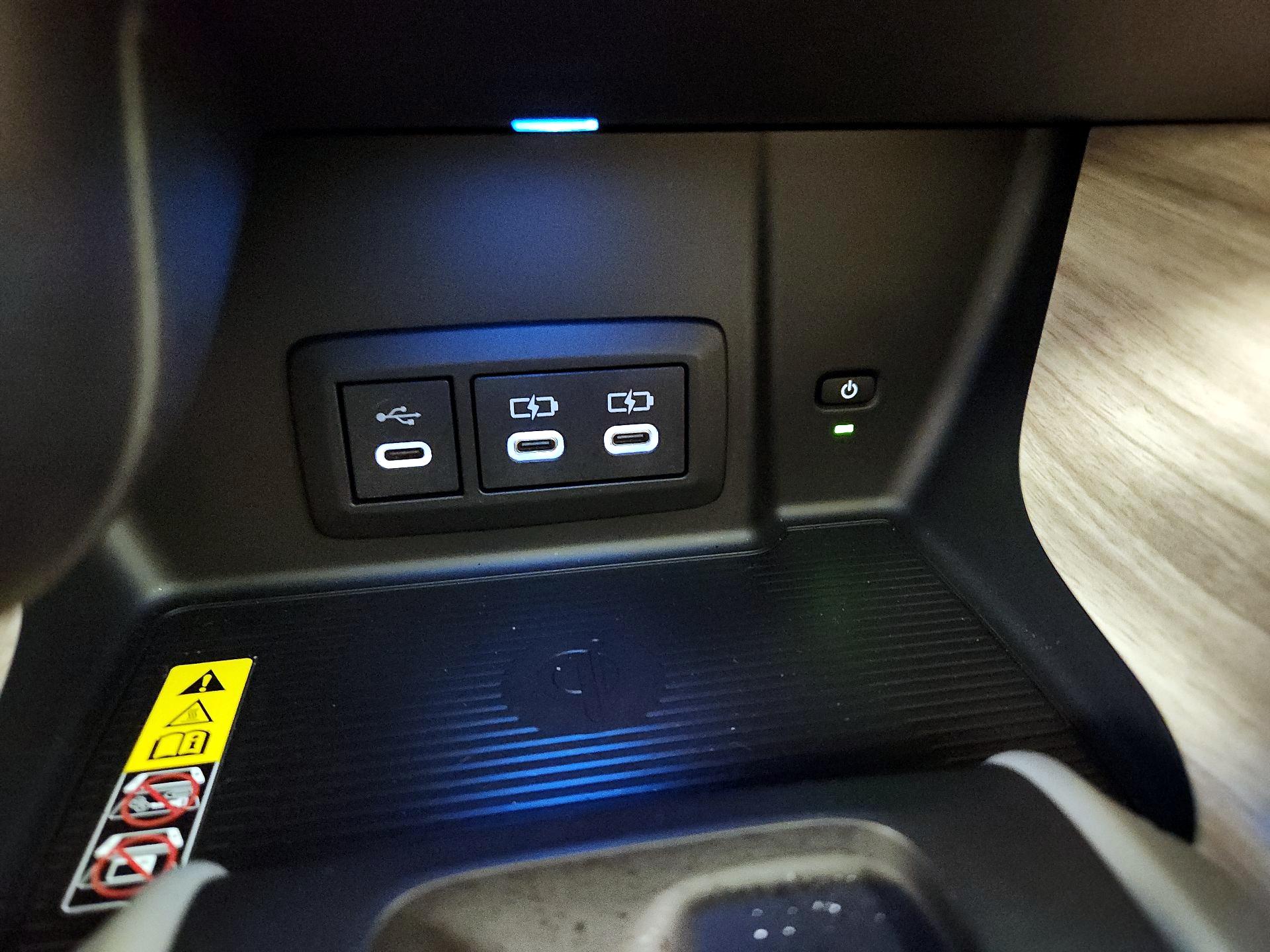 Thumbnail: 2023 Toyota Venza - 18