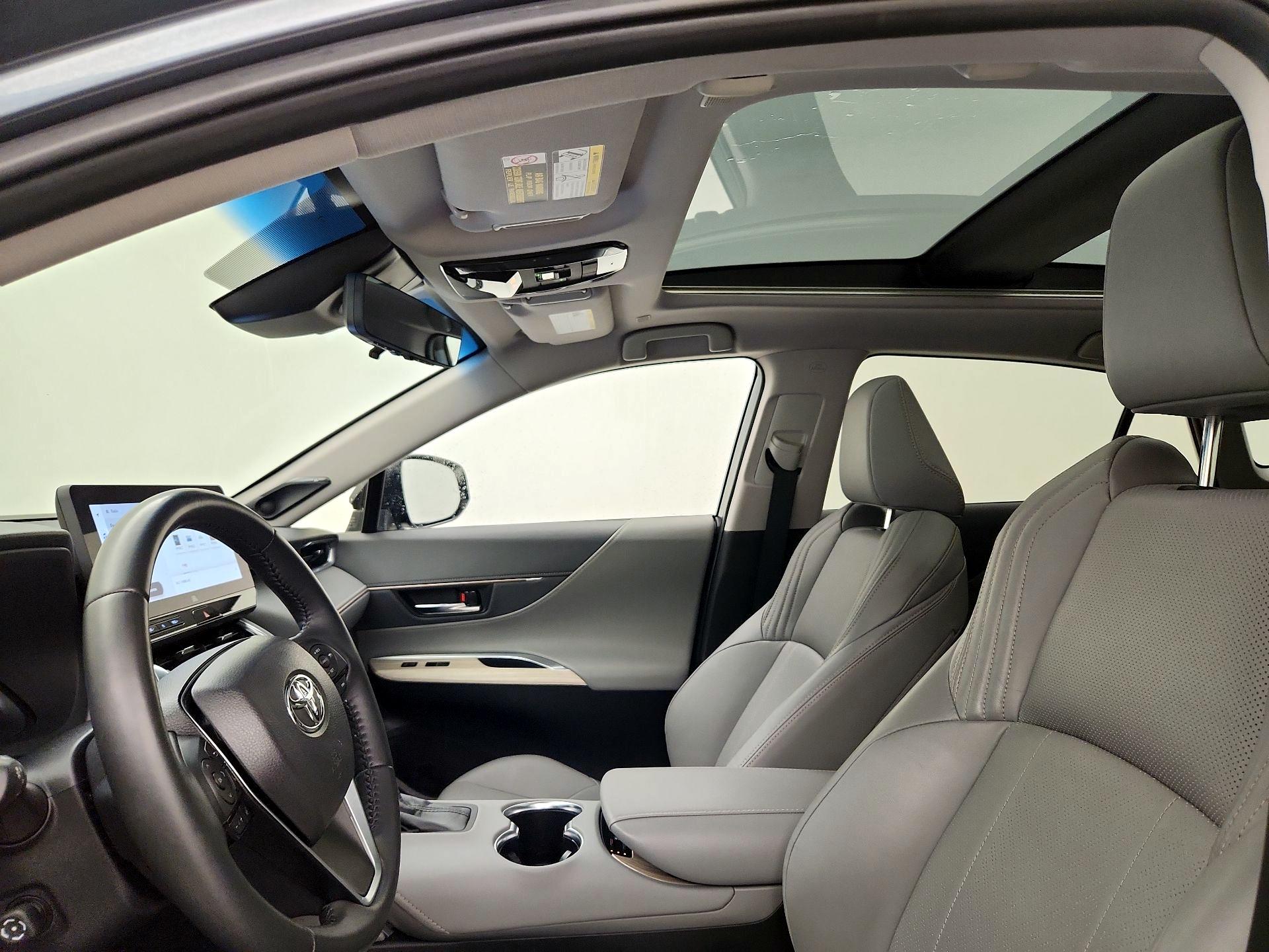 Thumbnail: 2023 Toyota Venza - 19