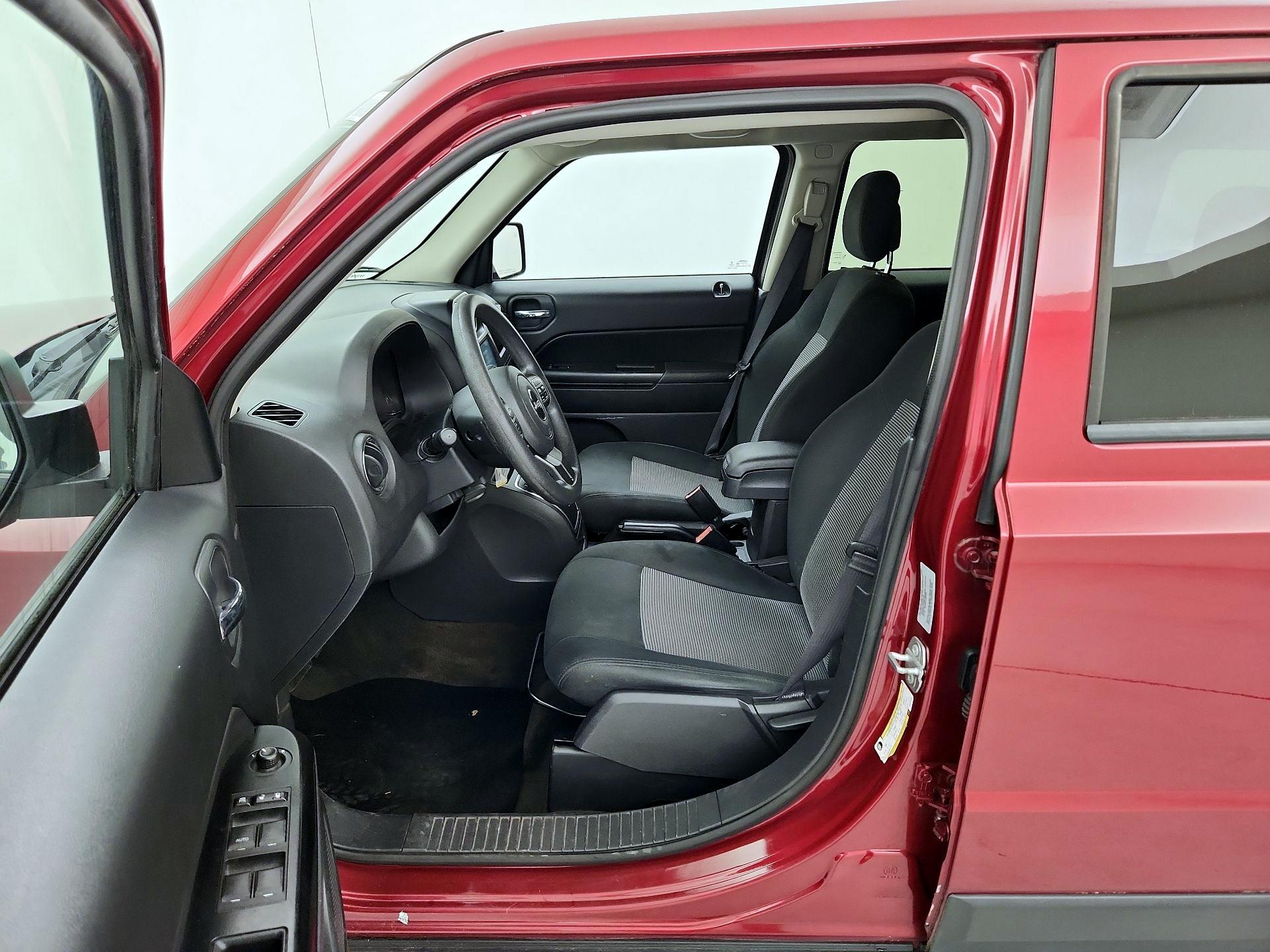 Thumbnail: 2016 Jeep Patriot - 11
