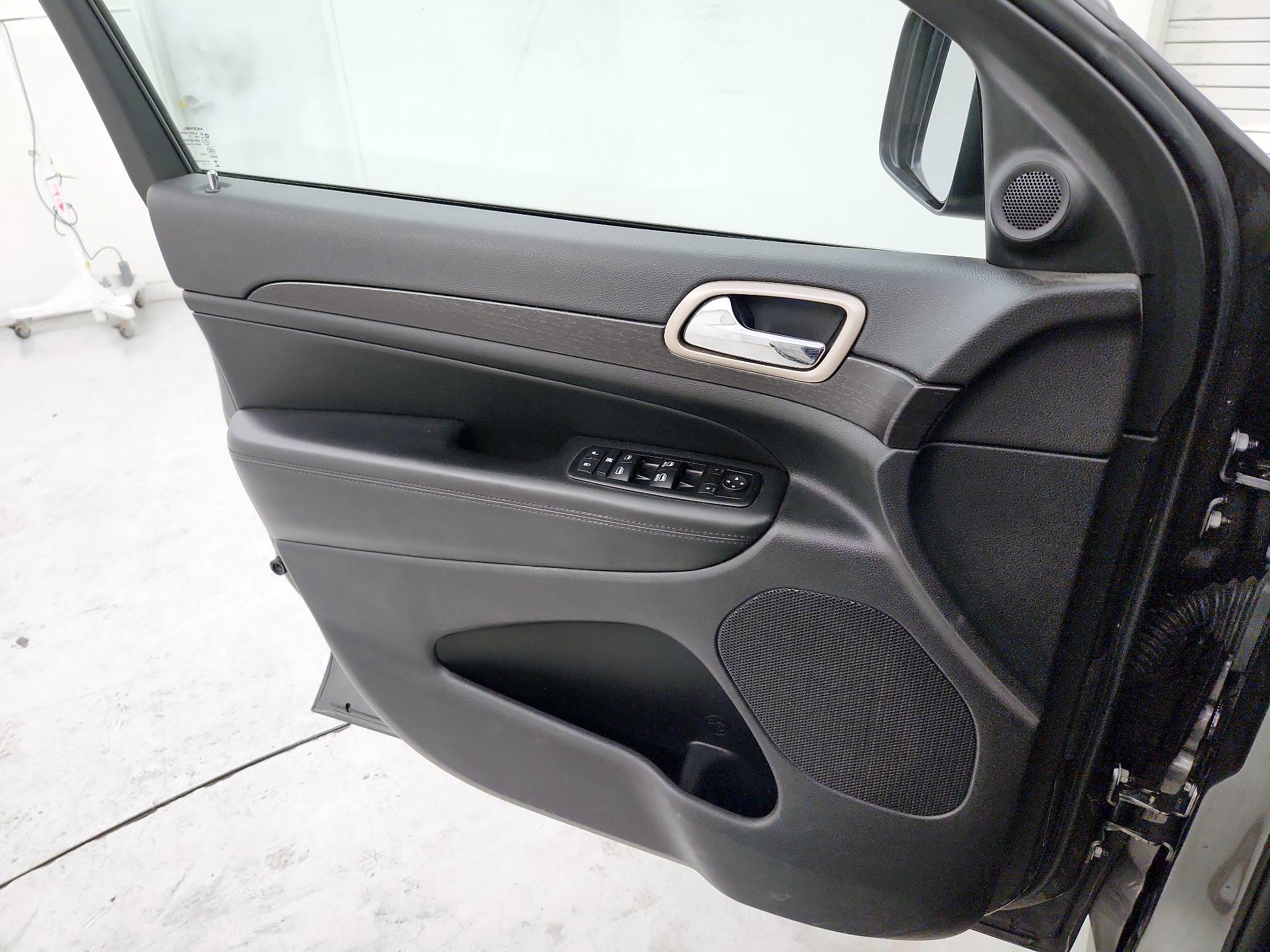 Thumbnail: 2014 Jeep Grand Cherokee - 12