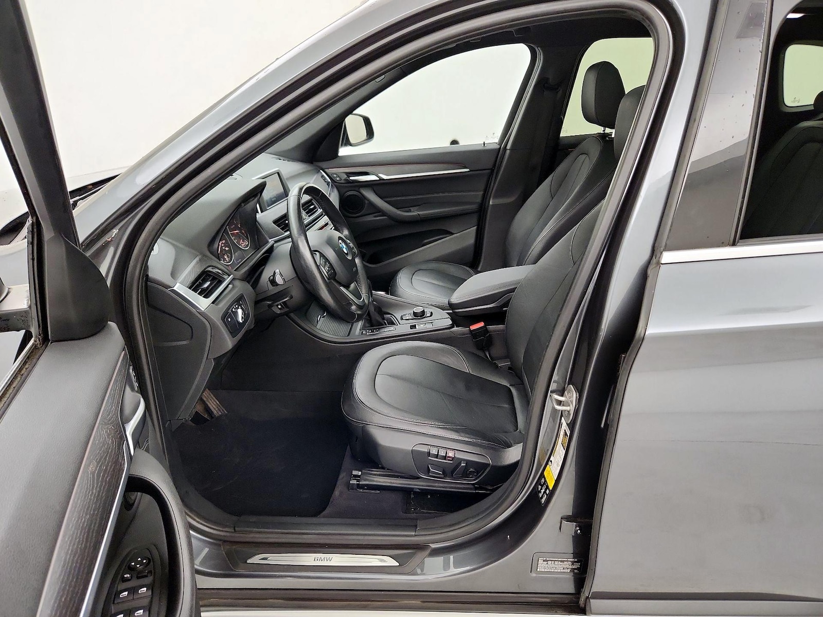 2017 BMW X1 28i - Photo 12