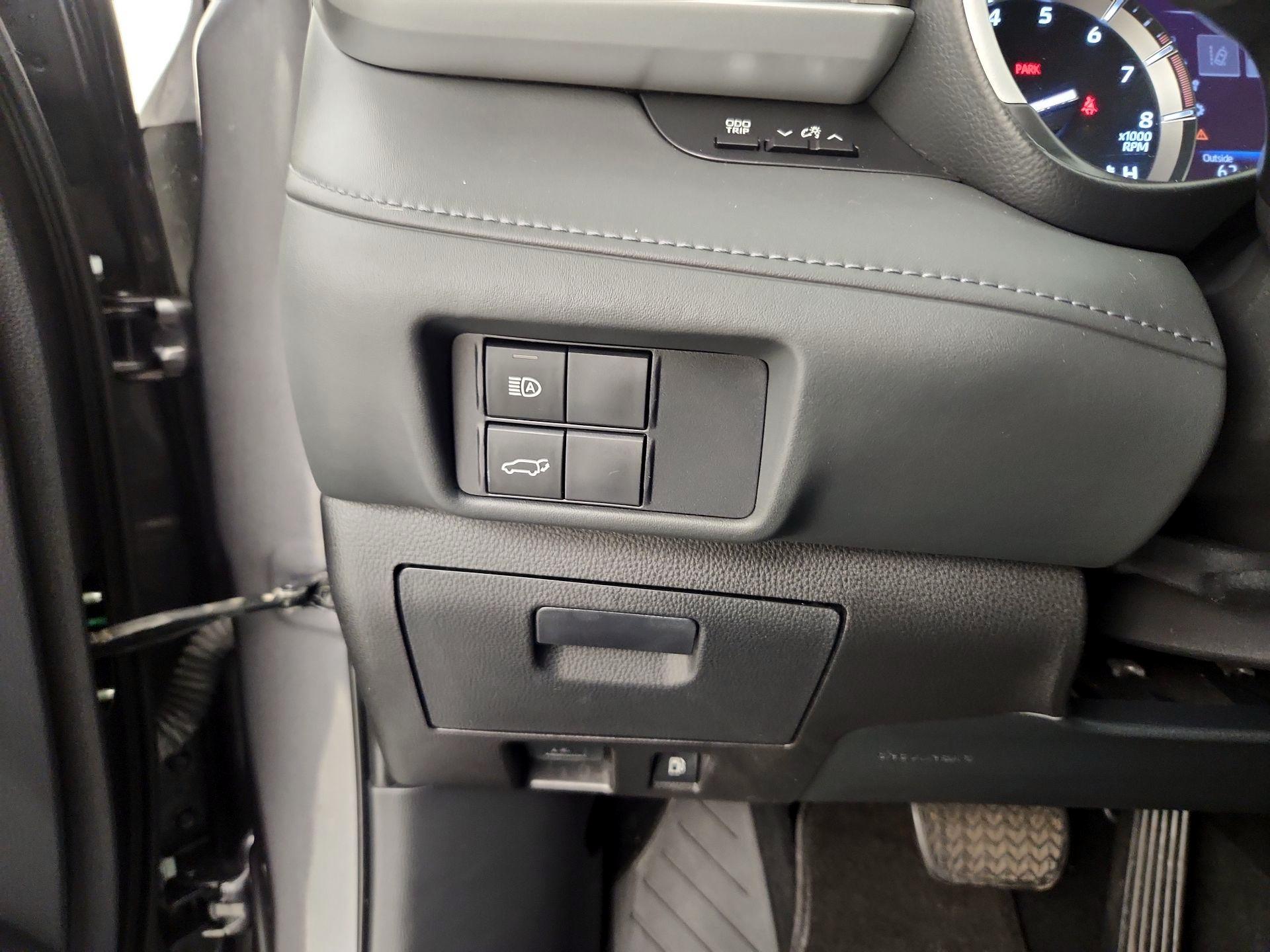 Thumbnail: 2021 Toyota Highlander - 13