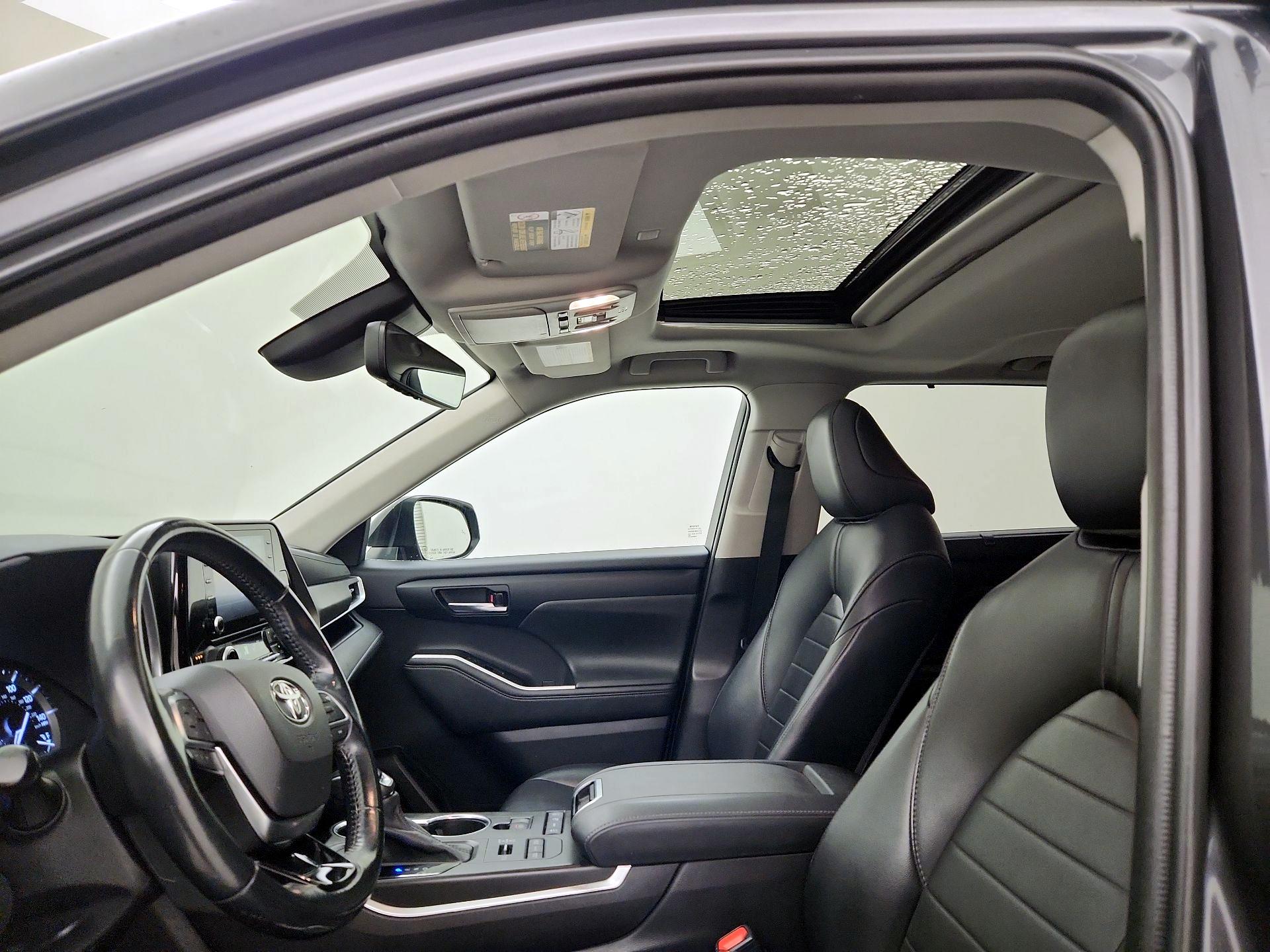 Thumbnail: 2021 Toyota Highlander - 19