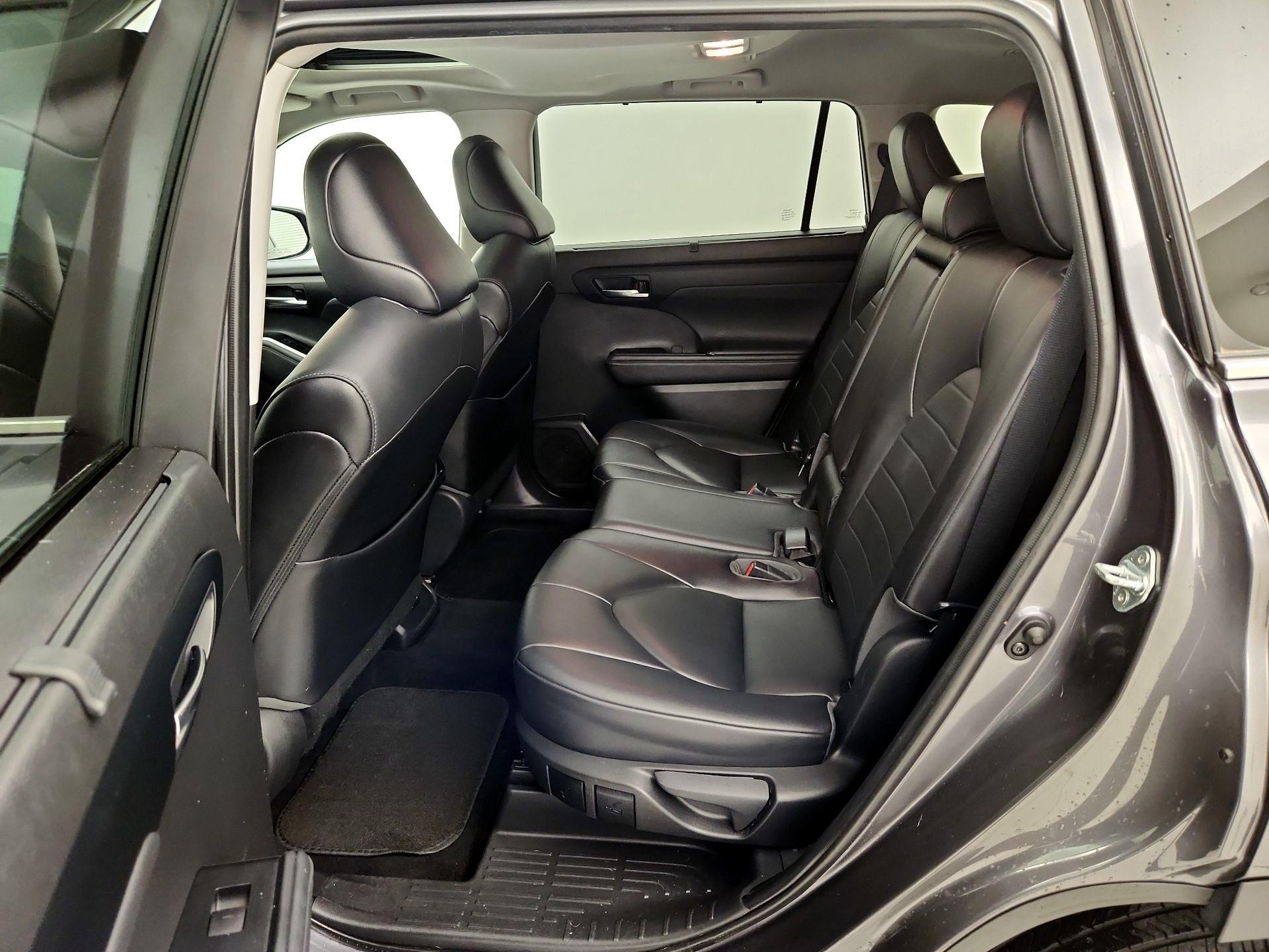 Thumbnail: 2021 Toyota Highlander - 20