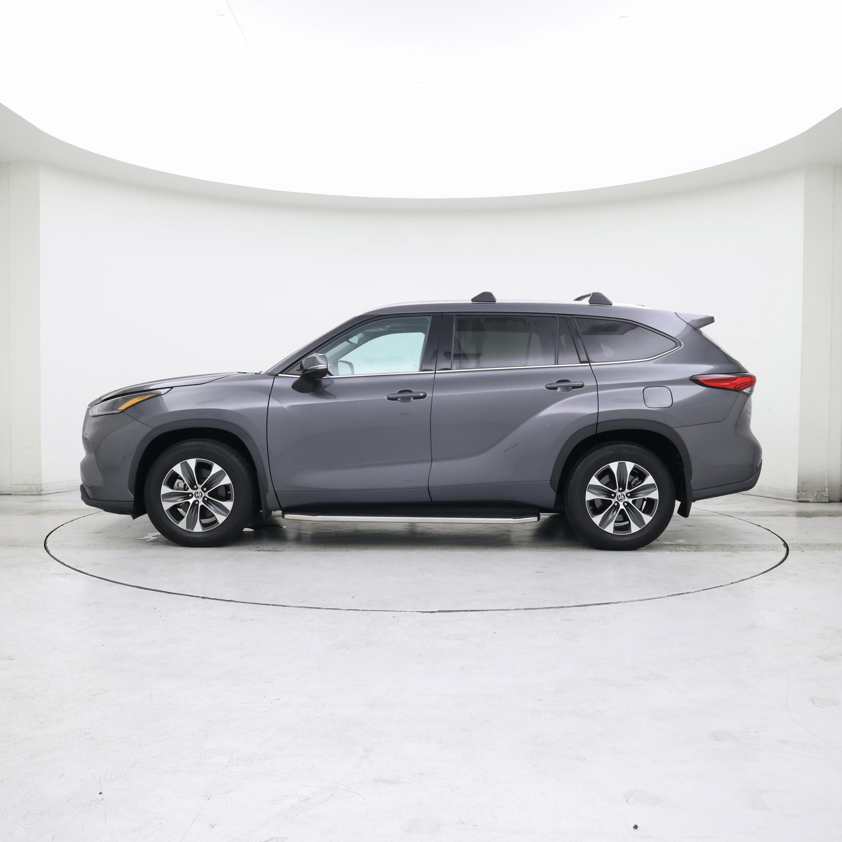 Thumbnail: 2021 Toyota Highlander - 3