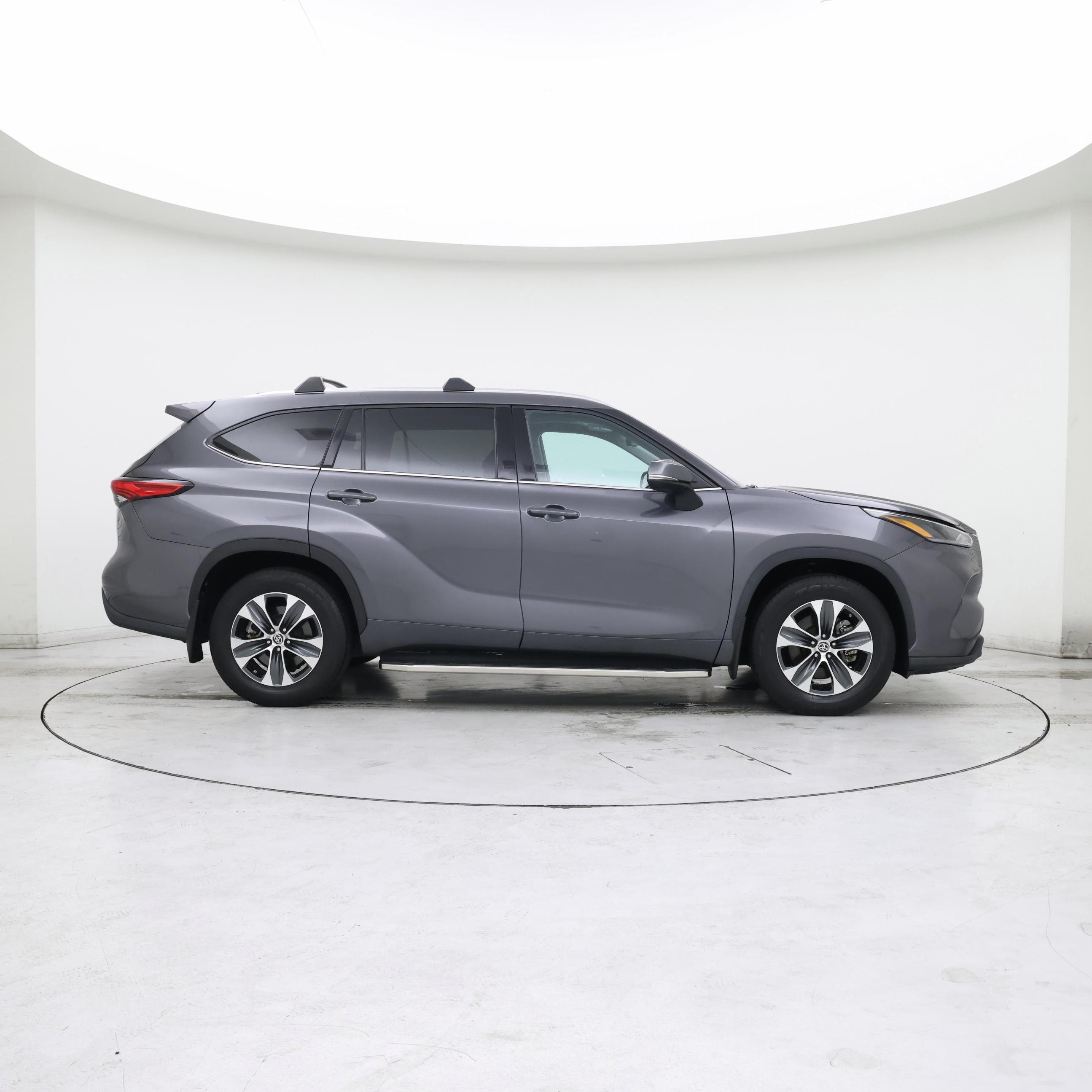 Thumbnail: 2021 Toyota Highlander - 7
