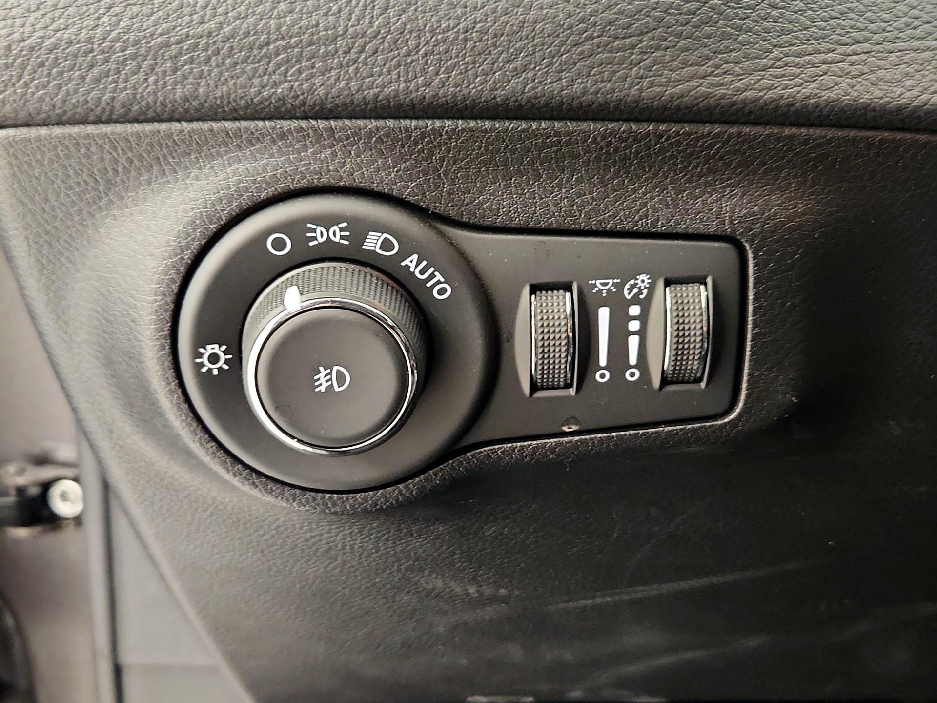 Thumbnail: 2020 Jeep Compass - 13