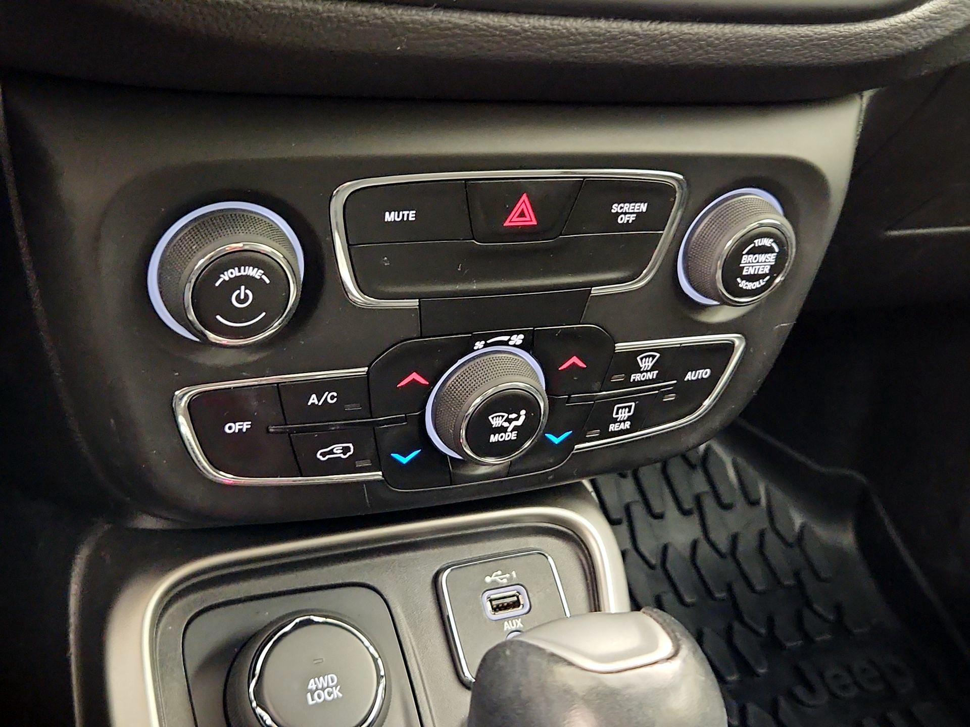 Thumbnail: 2020 Jeep Compass - 16