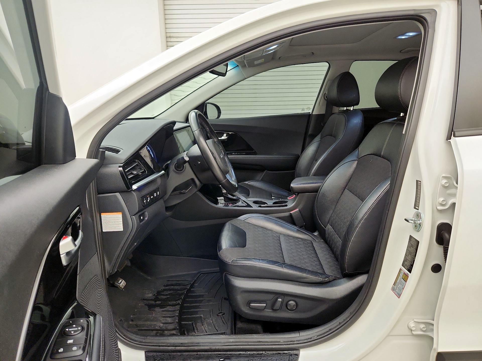 Thumbnail: 2022 Kia Niro - 11