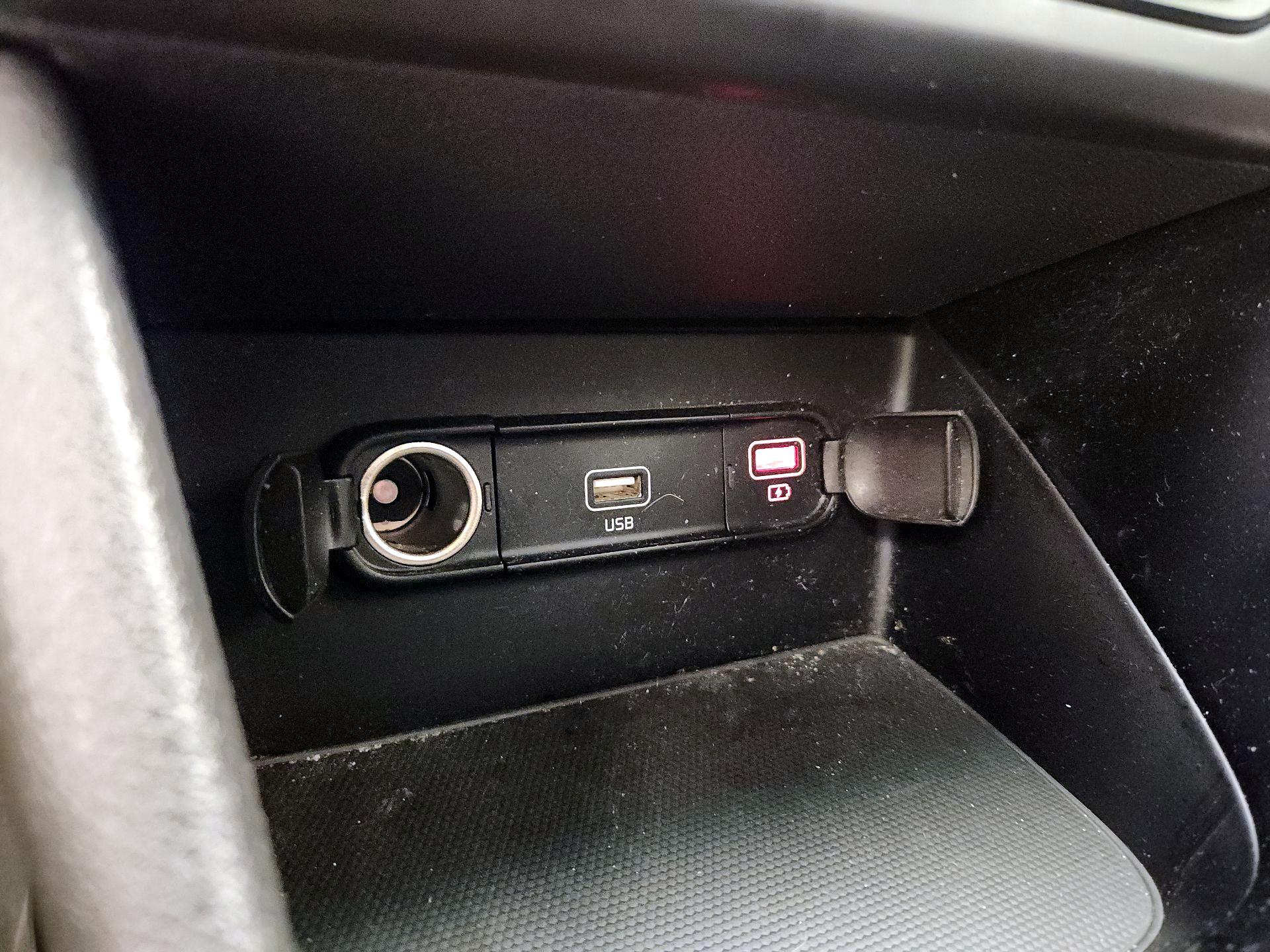 Thumbnail: 2022 Kia Niro - 18