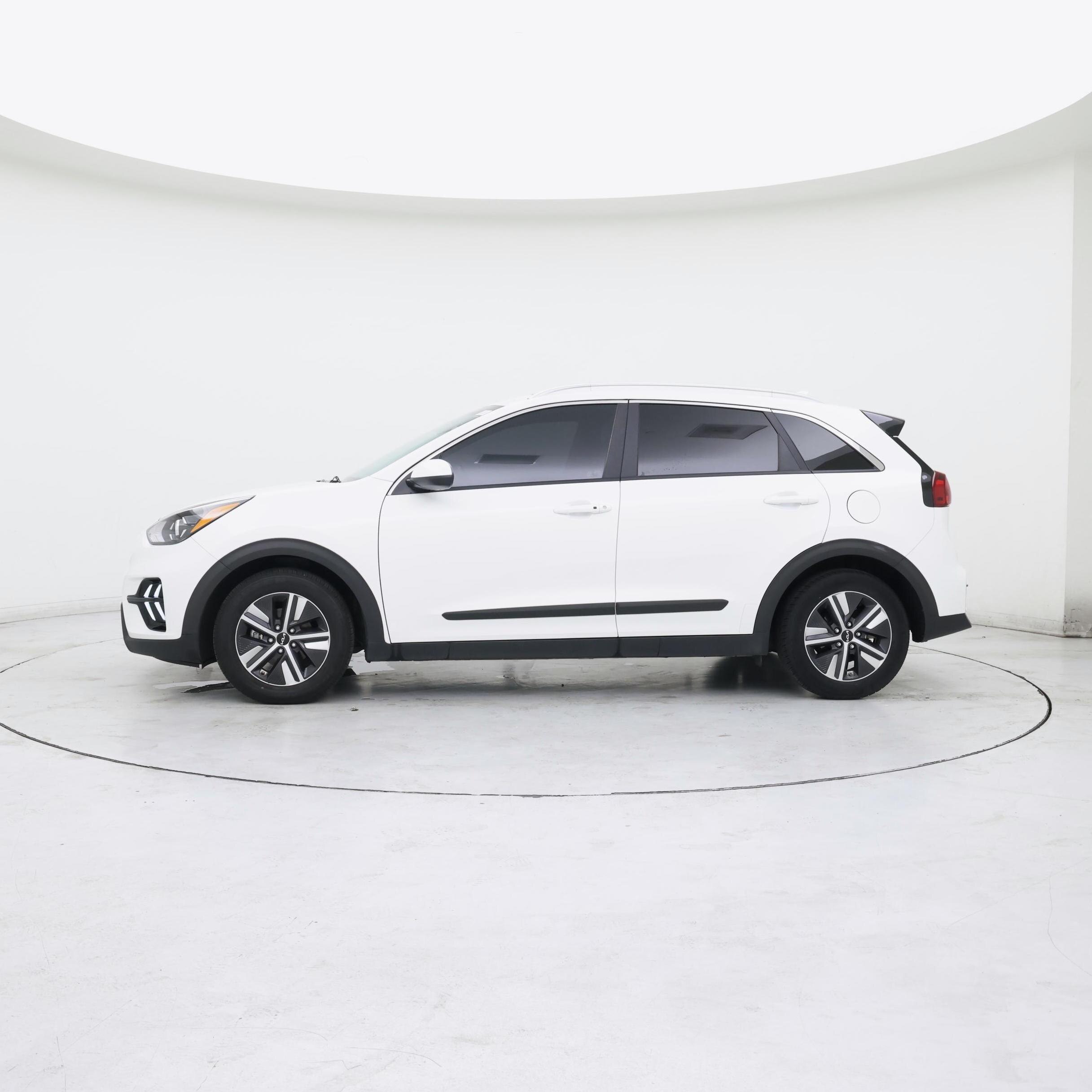 Thumbnail: 2022 Kia Niro - 3