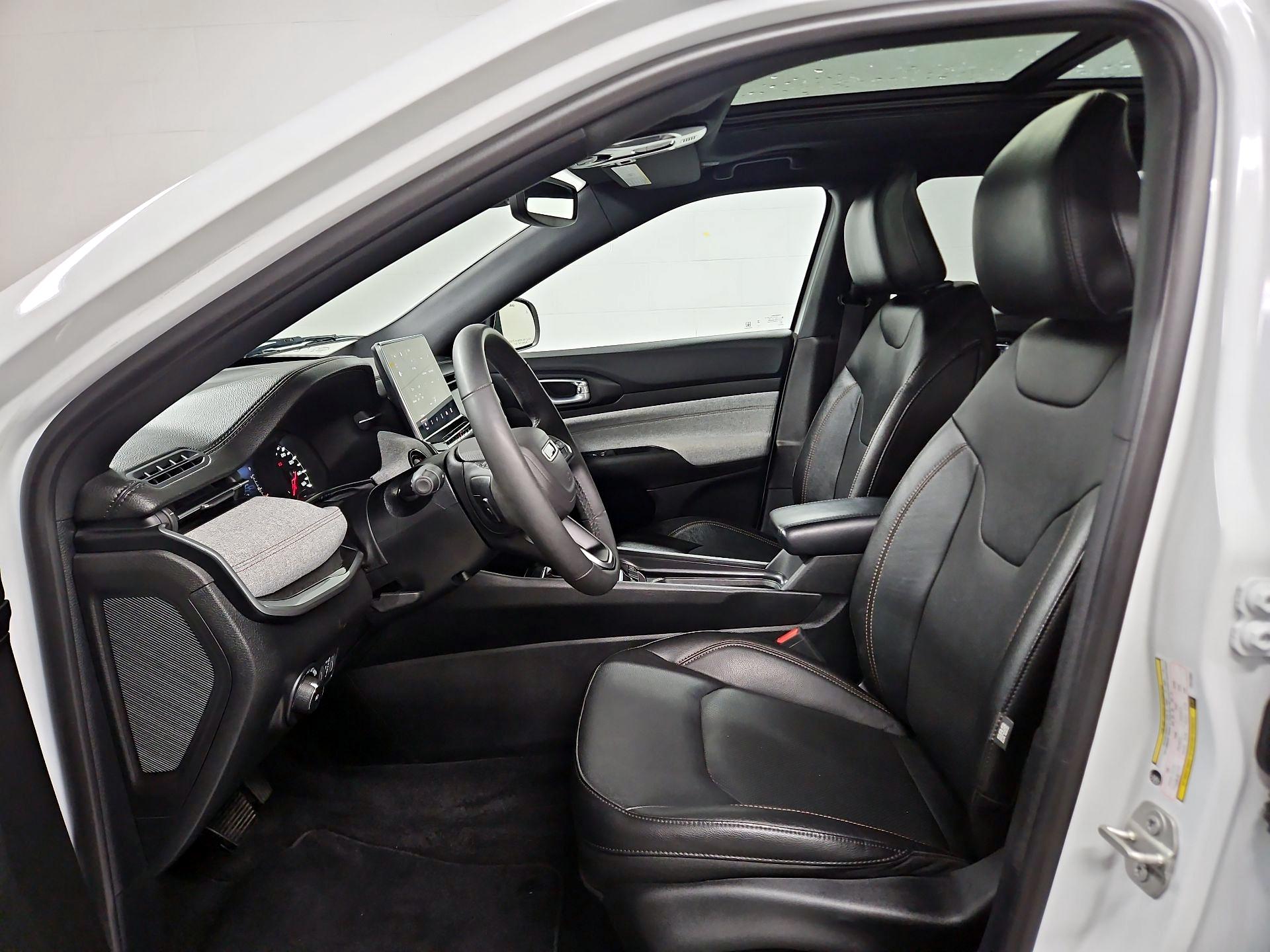 Thumbnail: 2023 Jeep Compass - 11