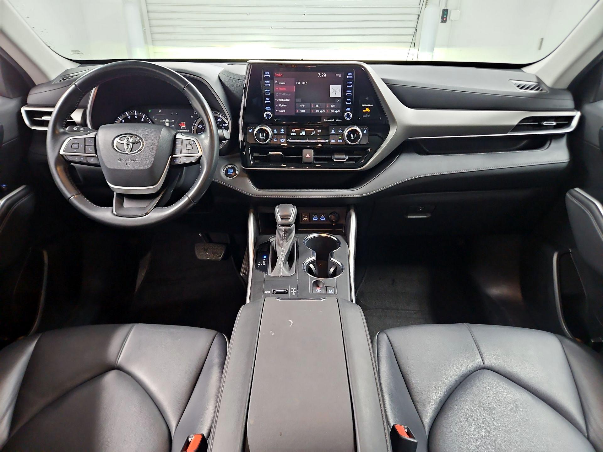 Thumbnail: 2022 Toyota Highlander - 9