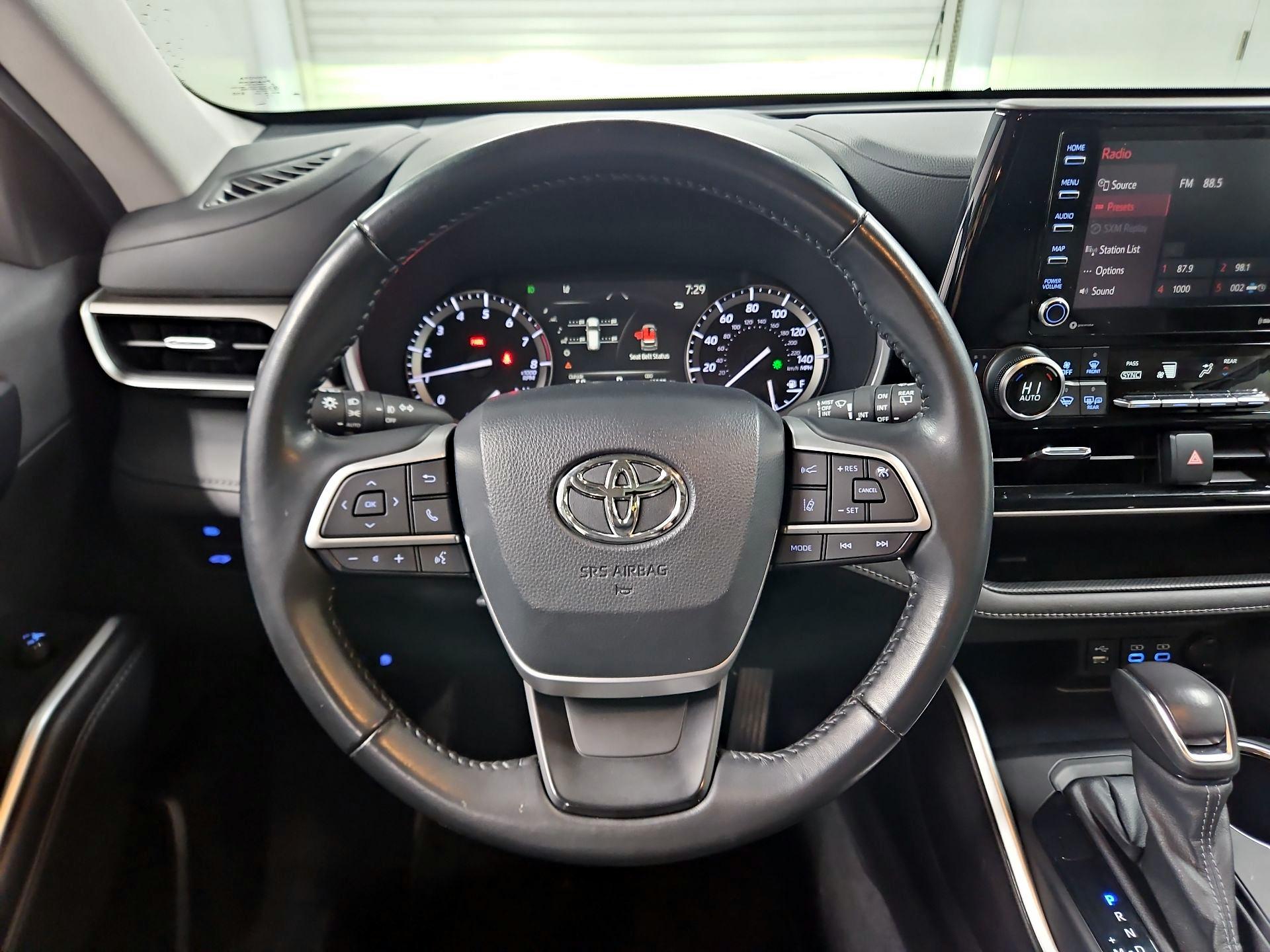 Thumbnail: 2022 Toyota Highlander - 10