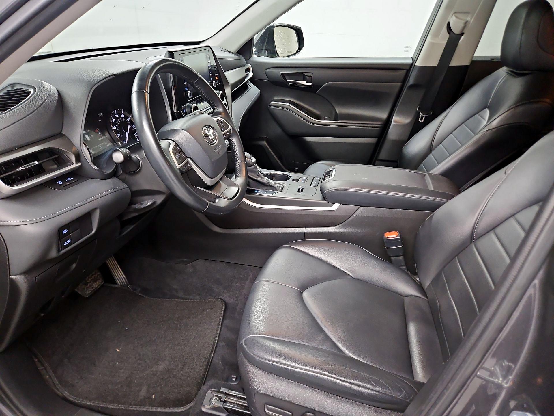 Thumbnail: 2022 Toyota Highlander - 11