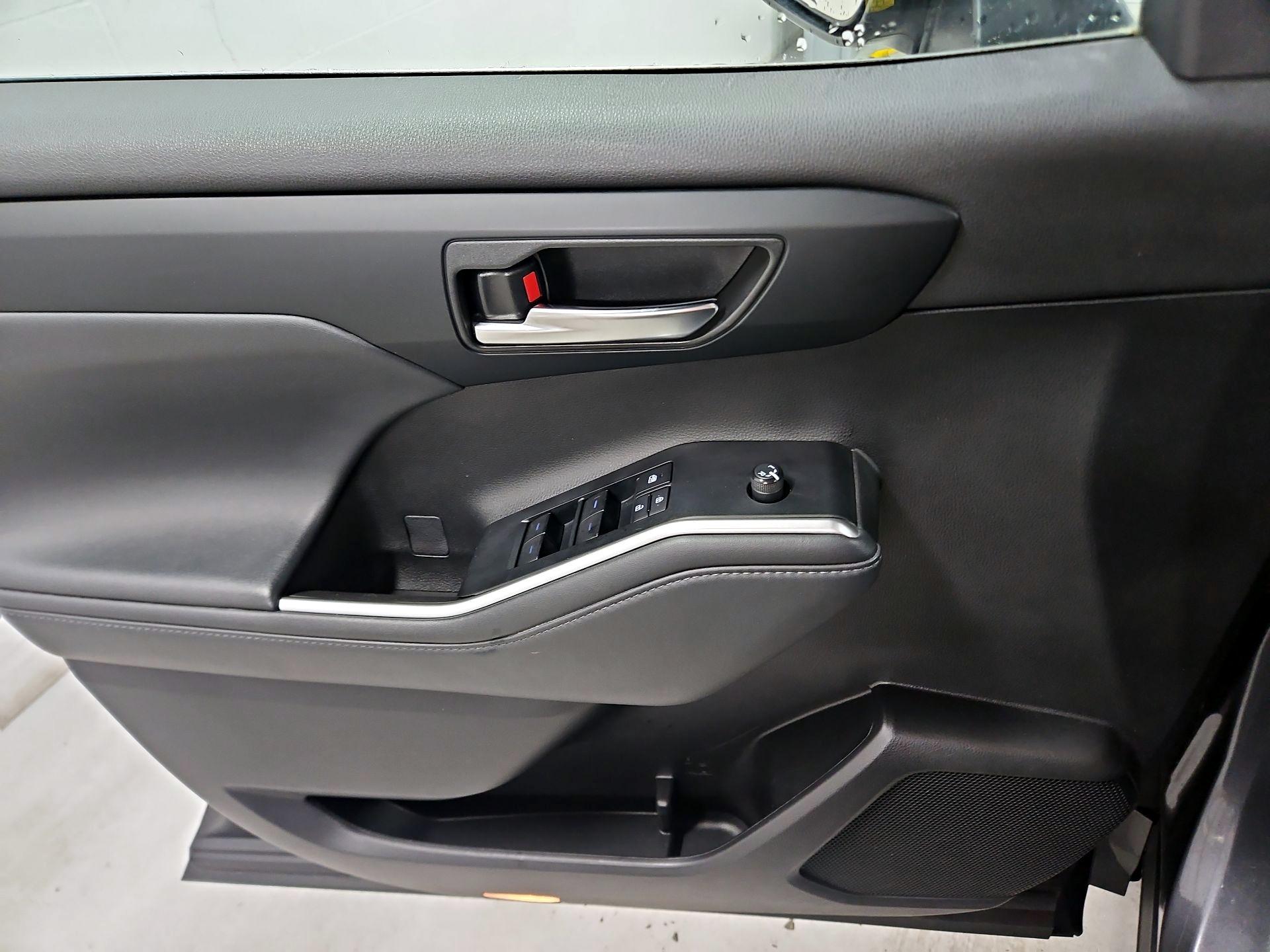 Thumbnail: 2022 Toyota Highlander - 12