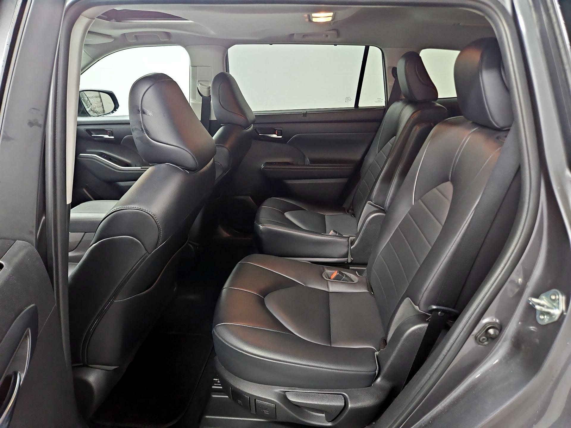 Thumbnail: 2022 Toyota Highlander - 20
