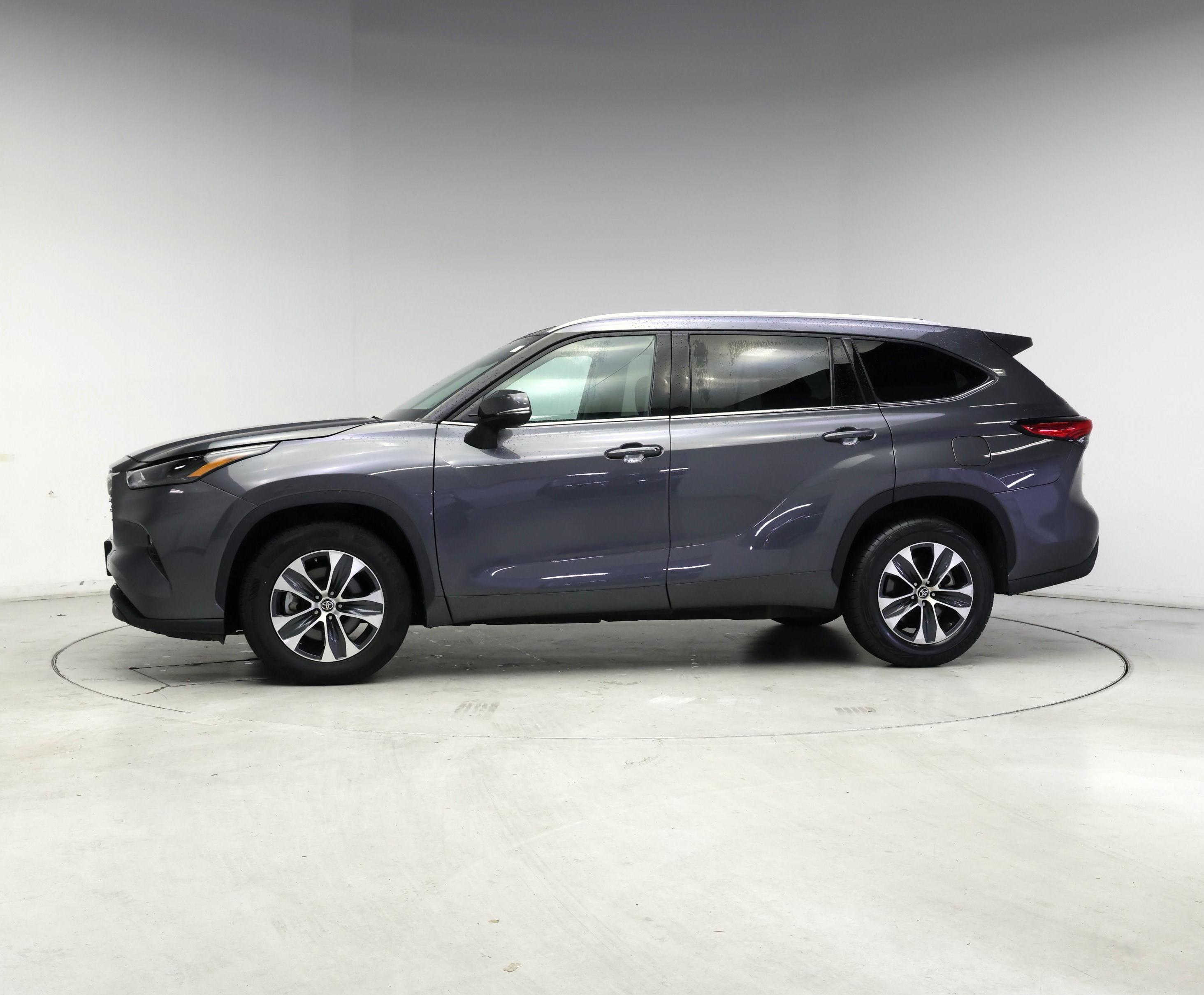 Thumbnail: 2022 Toyota Highlander - 3