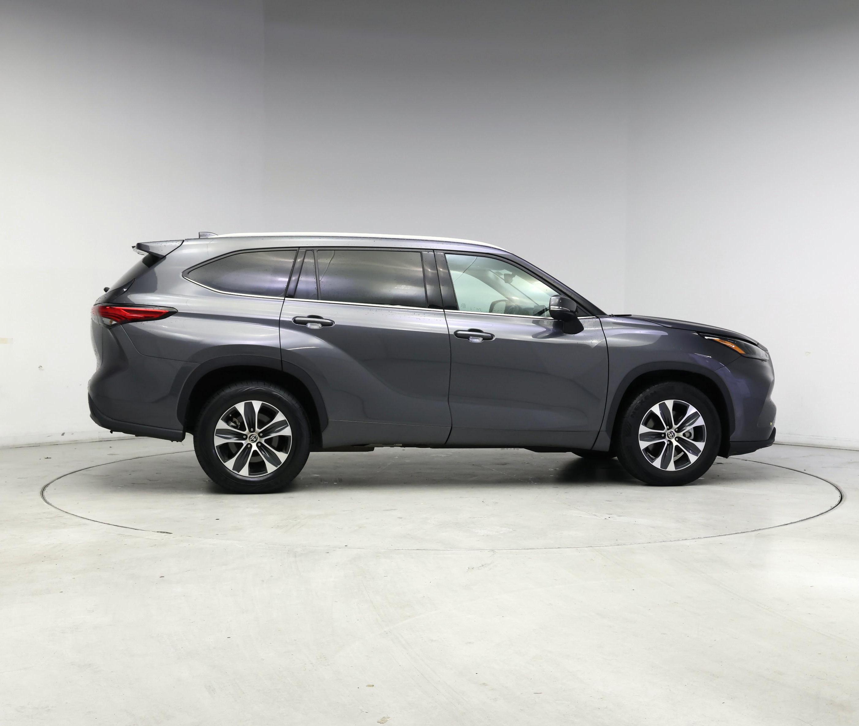Thumbnail: 2022 Toyota Highlander - 7