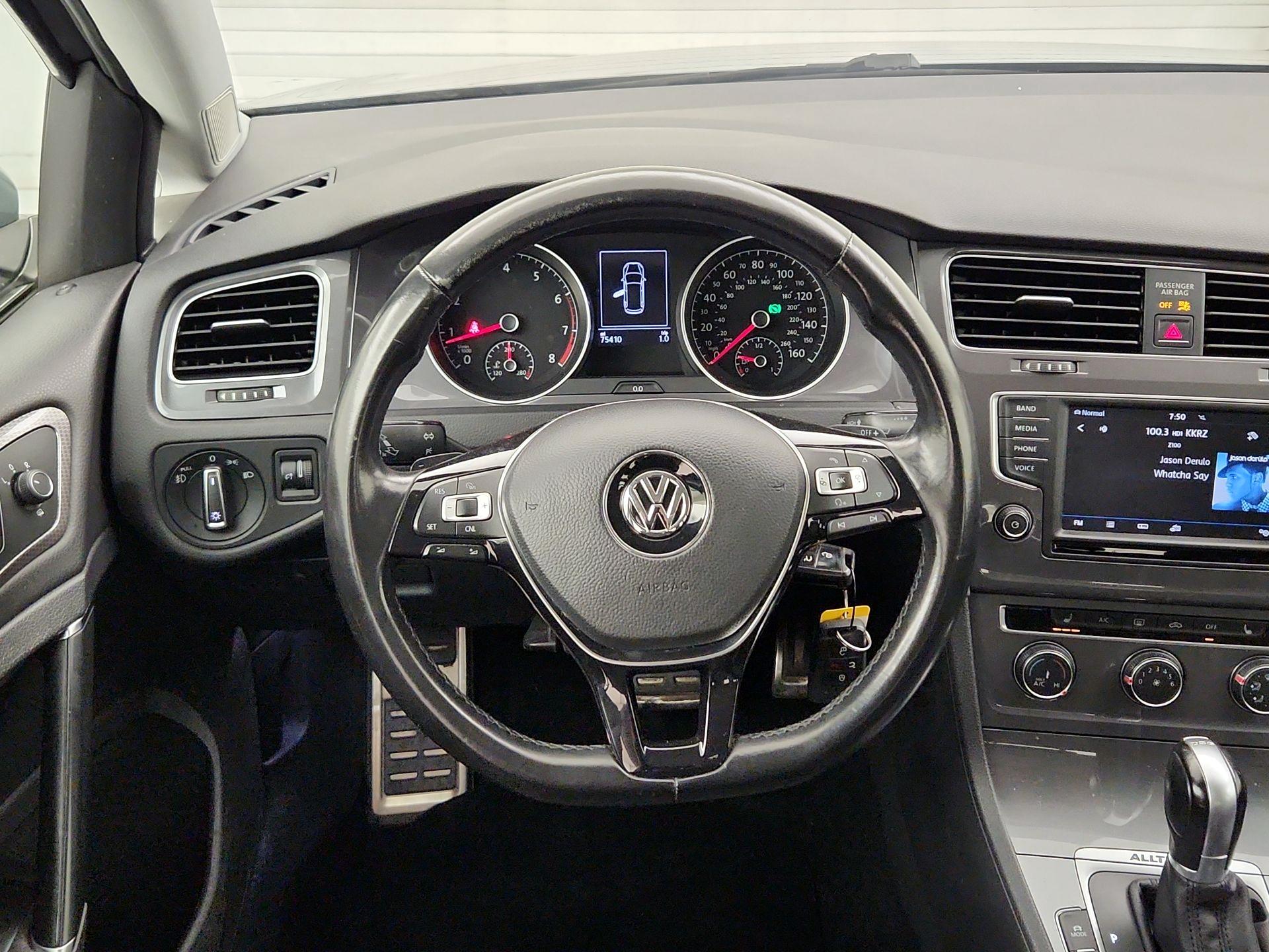 Thumbnail: 2017 Volkswagen Golf - 10