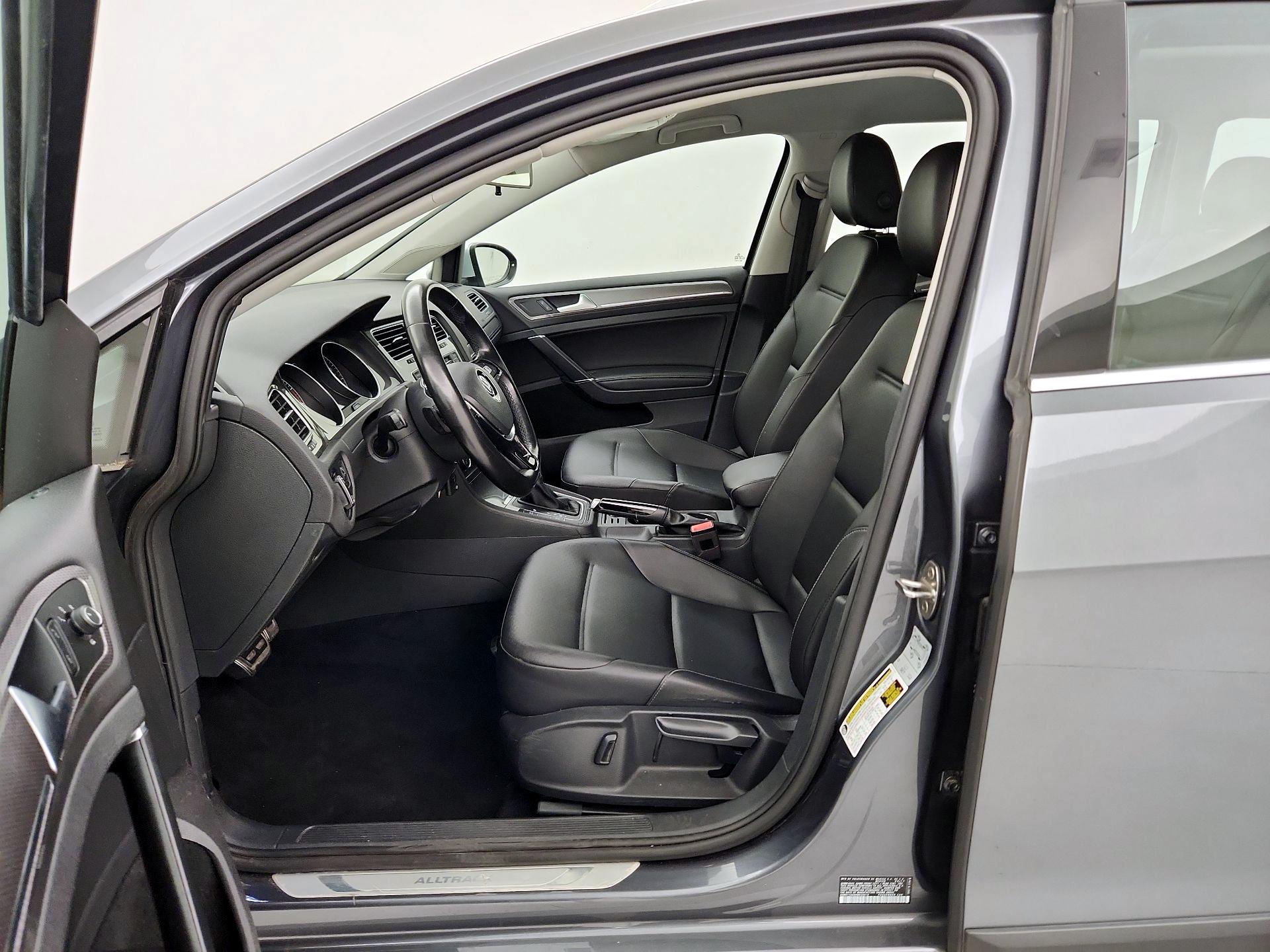 Thumbnail: 2017 Volkswagen Golf - 11